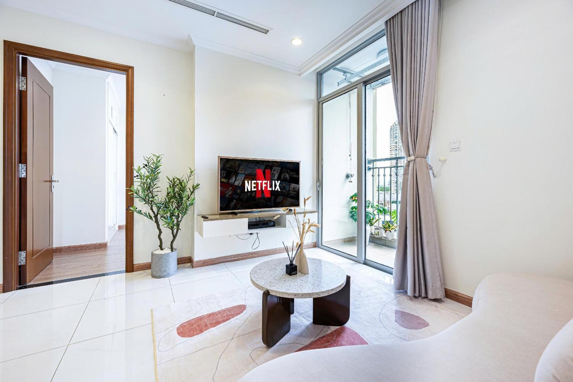 Peaceful Vinhomes Park - Landmark Apartment Ho Chi Minh City