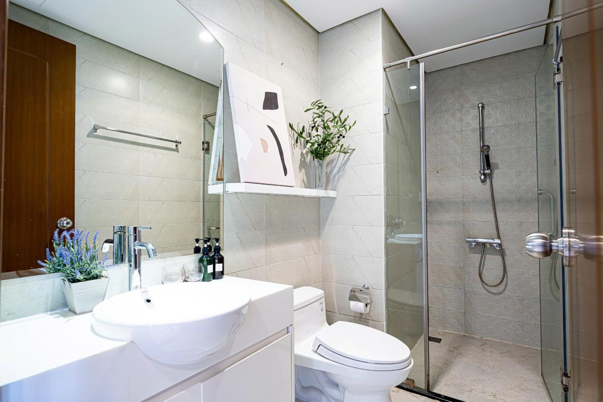 Apartment Peaceful Vinhomes Park - Landmark Ho Chi Minh City
