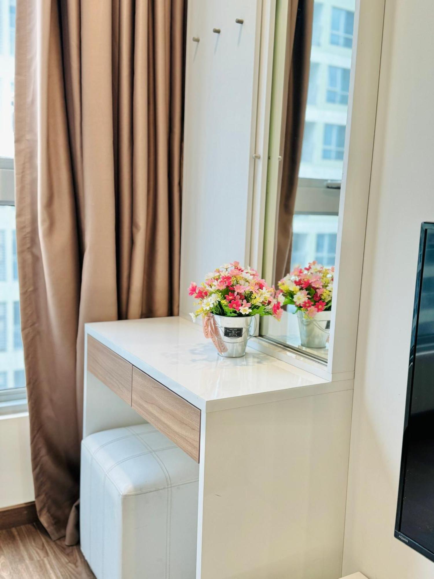 Apartment Vinhomes Park Bapbap - Ho Dich Vu Cho Thue *