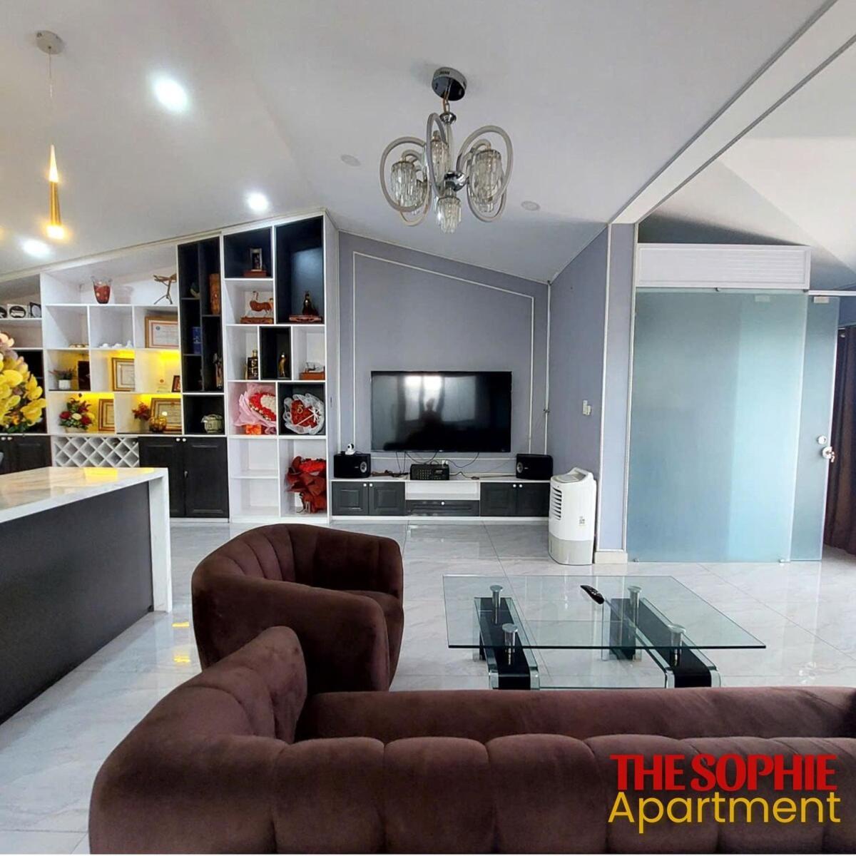 In District 7 - 200m2 Apartment *