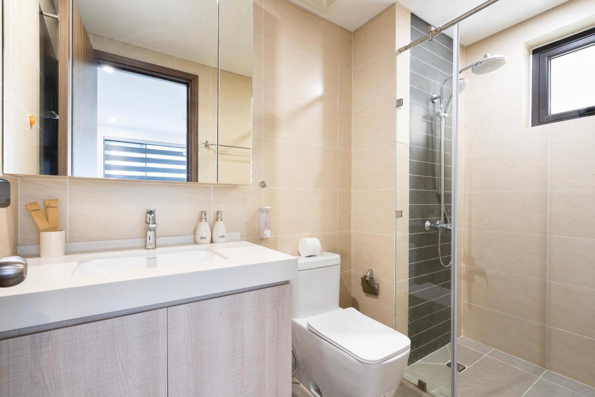 Apartment Ho Ha Do Quan 10 2br 2wc *