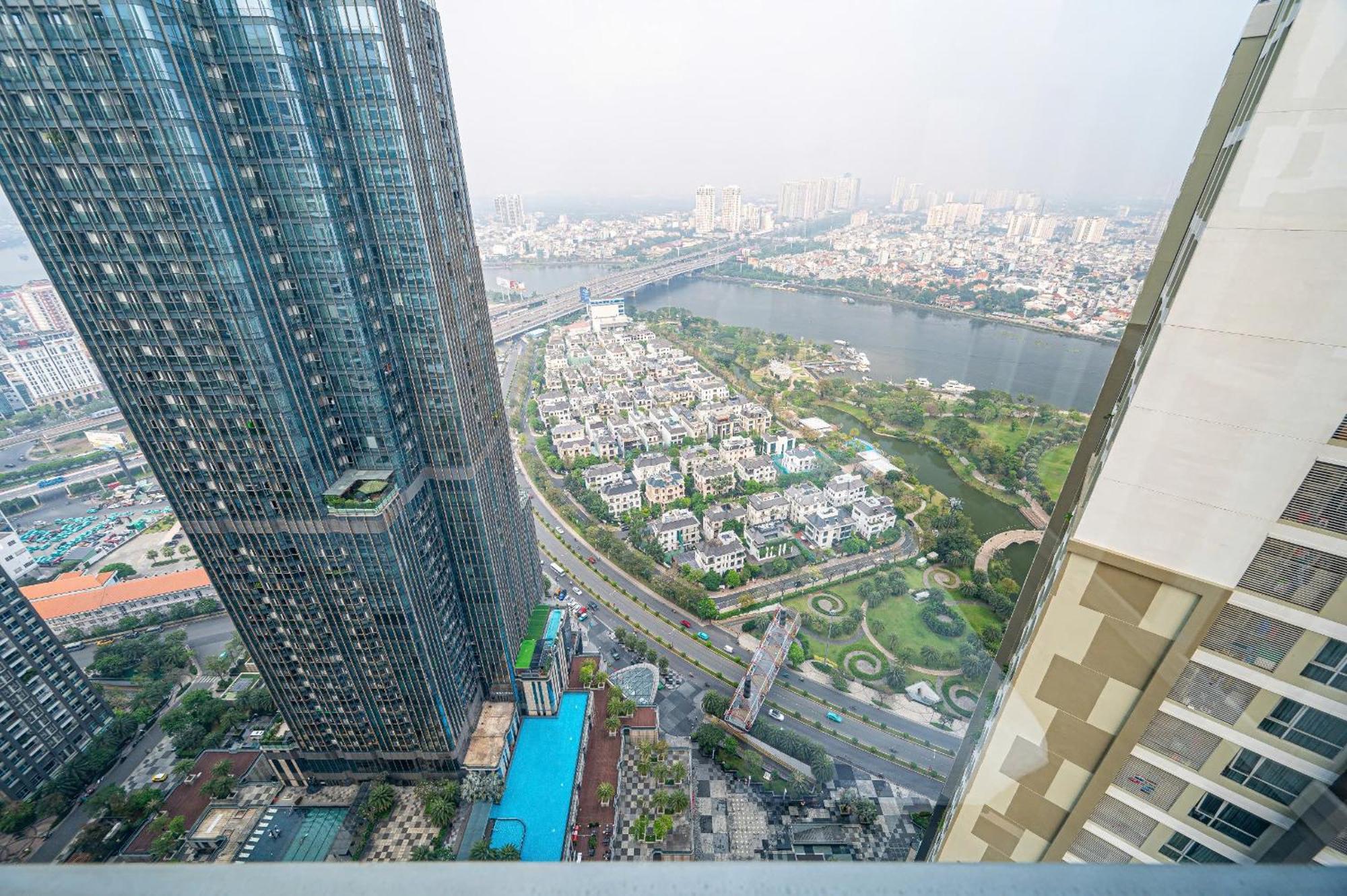 Saigon Riverside Apartment *