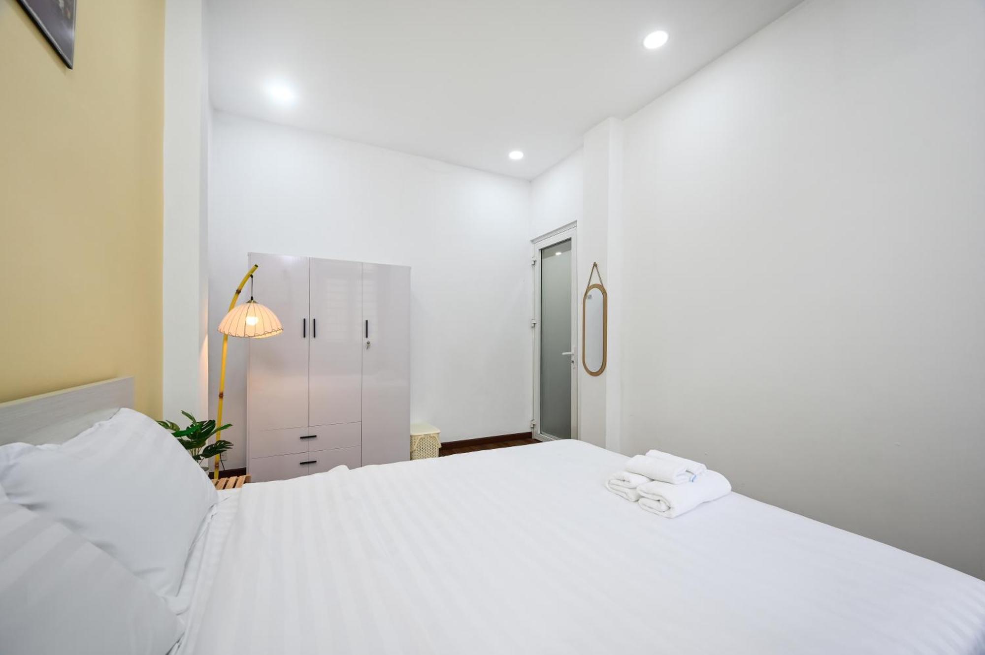 Apartment 80m2 Apt, Bui Vien St, District 1, Hcmc Saigon *