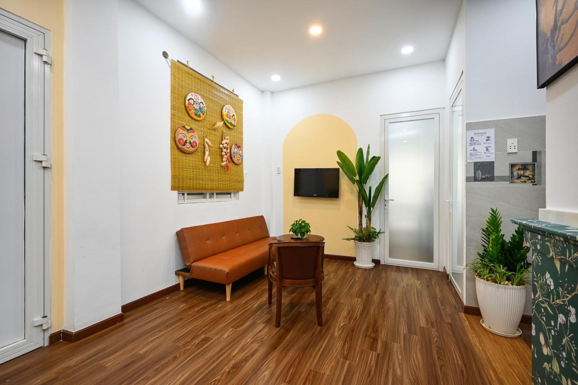 80m2 Apt, Bui Vien St, District 1, Hcmc Saigon Apartment *