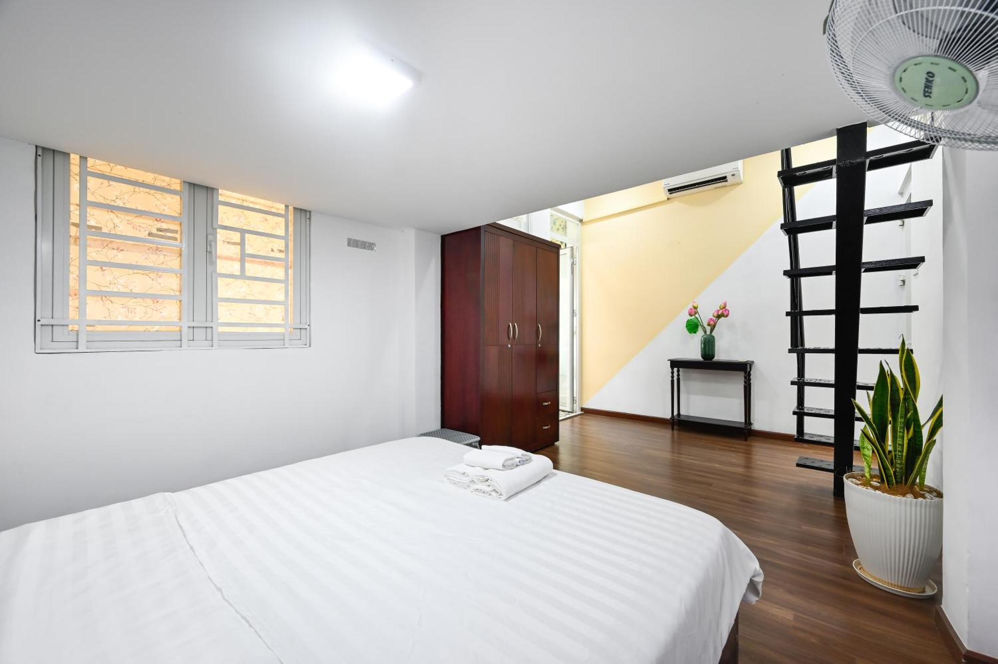 Apartment 80m2 Apt, Bui Vien St, District 1, Hcmc Saigon *