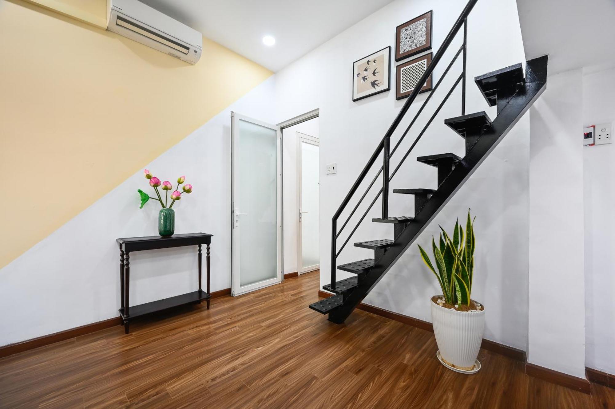 80m2 Apt, Bui Vien St, District 1, Hcmc Saigon Ho Chi Minh City