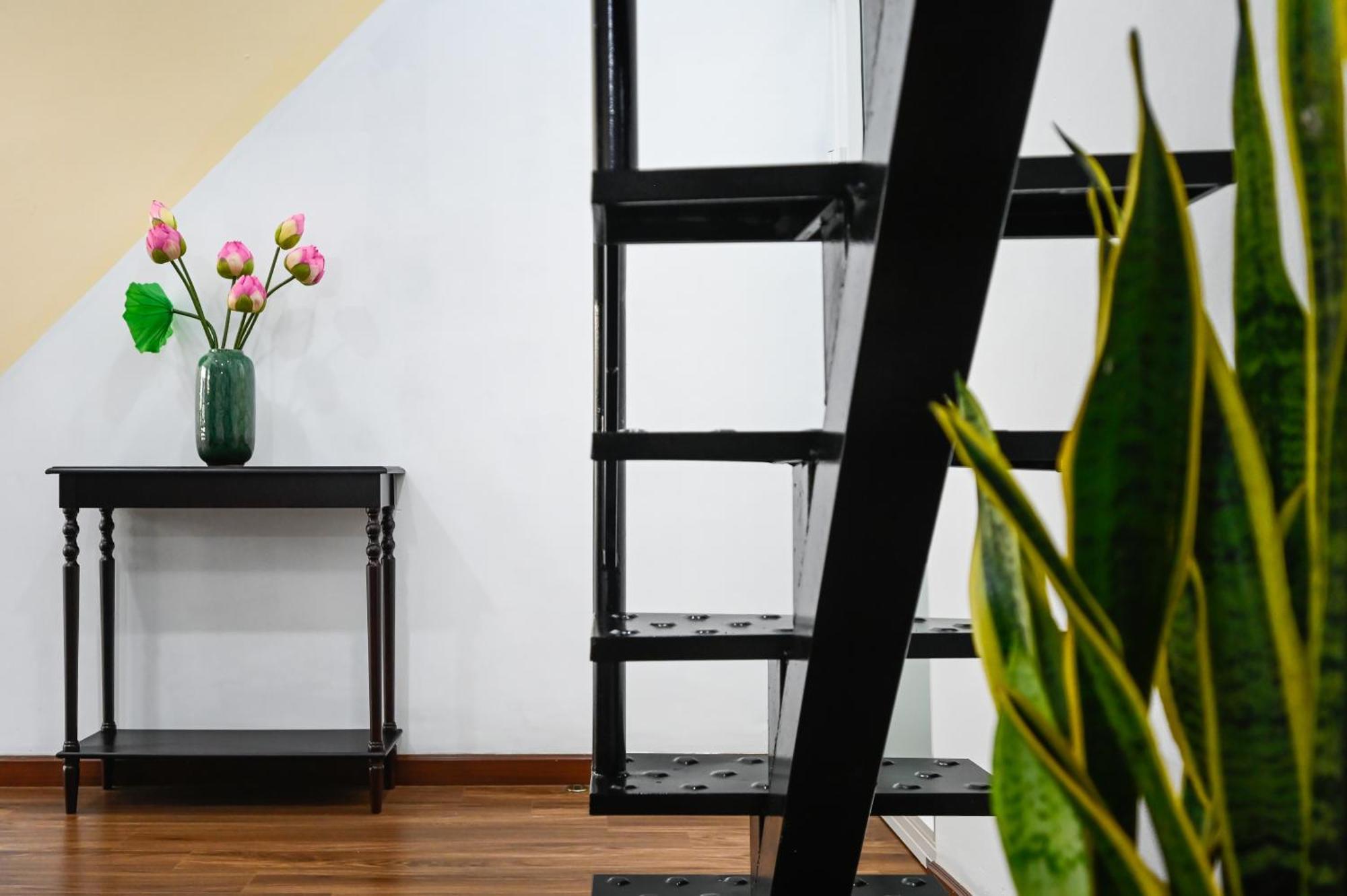 80m2 Apt, Bui Vien St, District 1, Hcmc Saigon