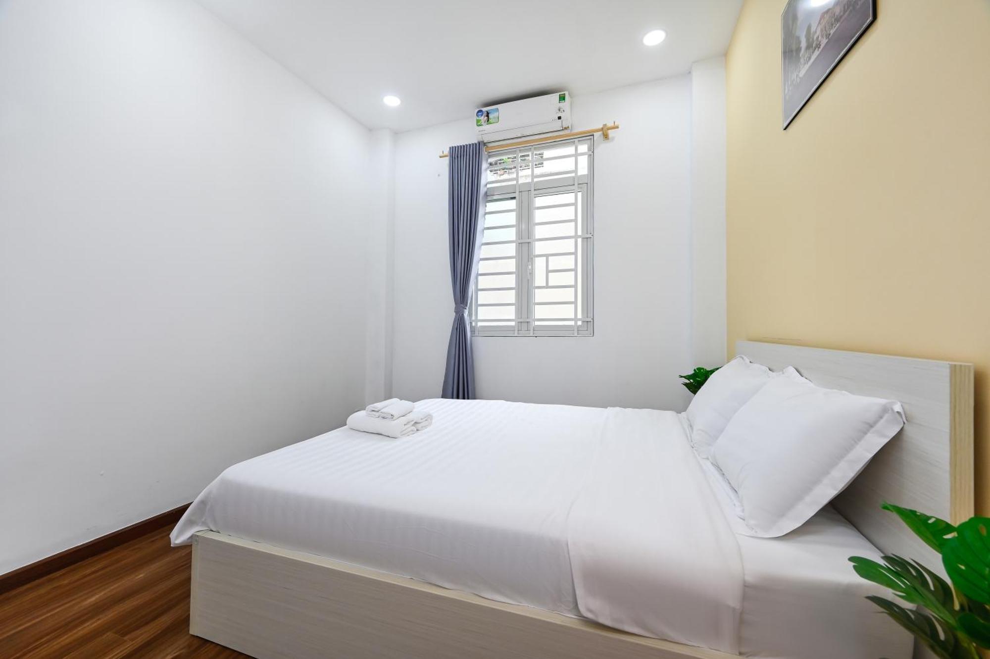 Apartment 80m2 Apt, Bui Vien St, District 1, Hcmc Saigon *