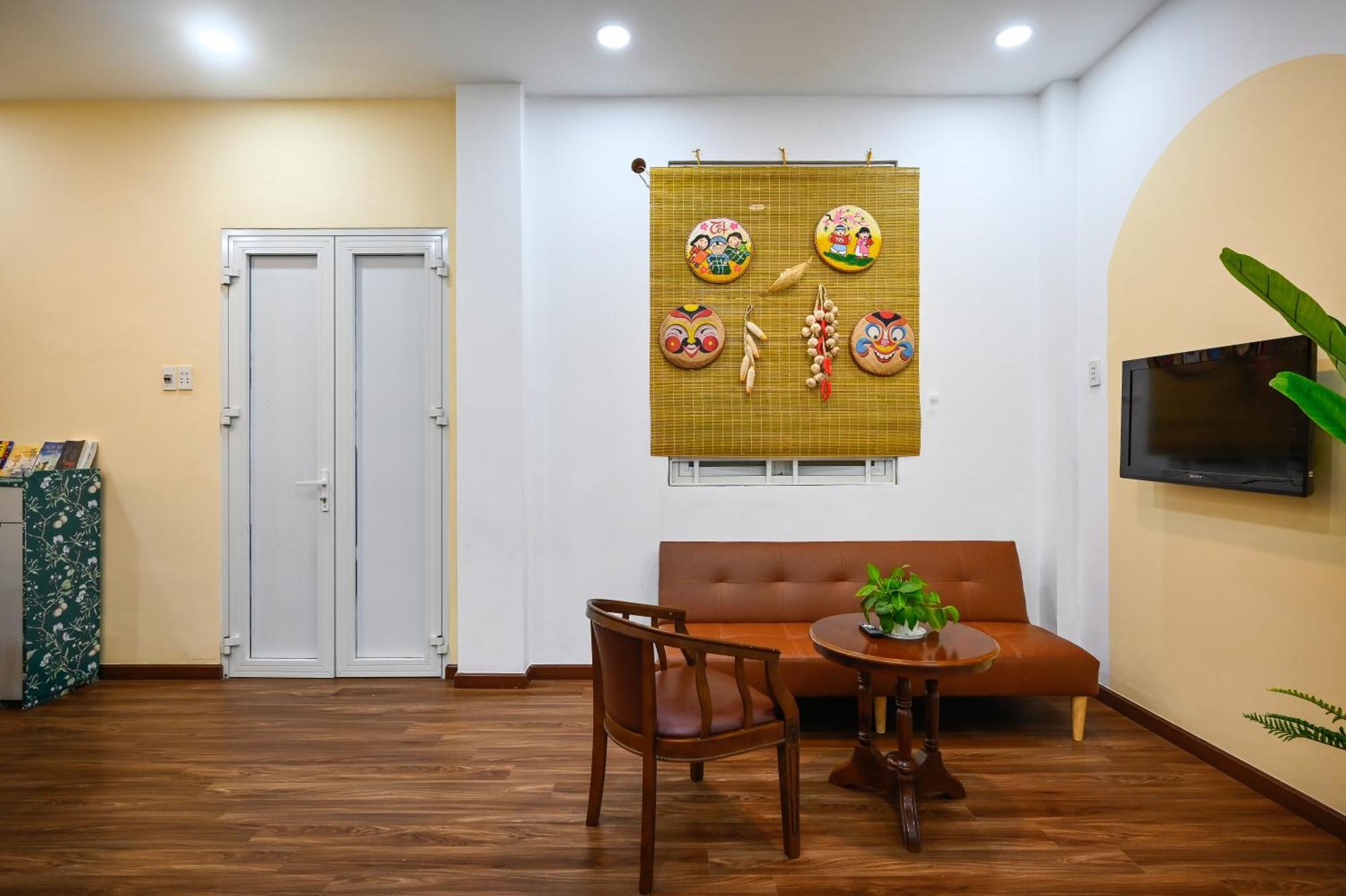 80m2 Apt, Bui Vien St, District 1, Hcmc Saigon Apartment