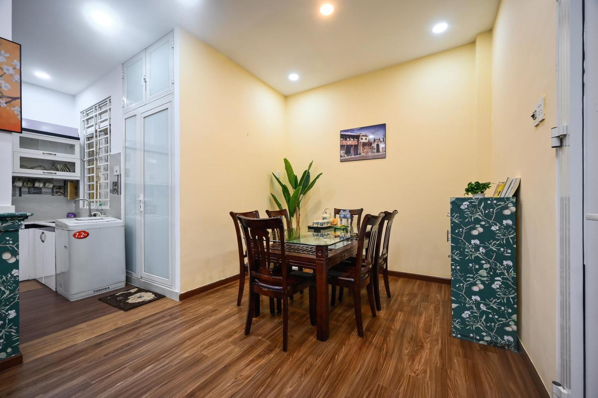 80m2 Apt, Bui Vien St, District 1, Hcmc Saigon Apartment *