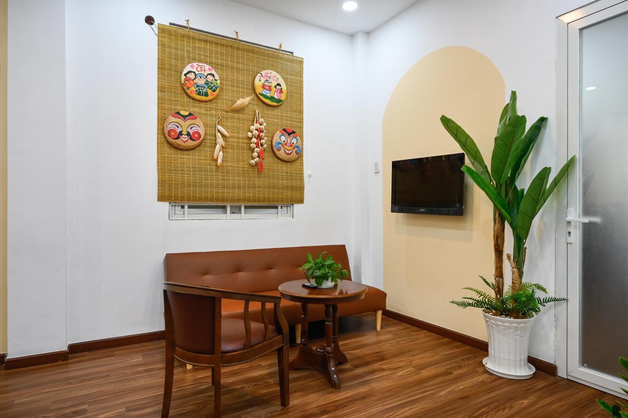 80m2 Apt, Bui Vien St, District 1, Hcmc Saigon * Ho Chi Minh City