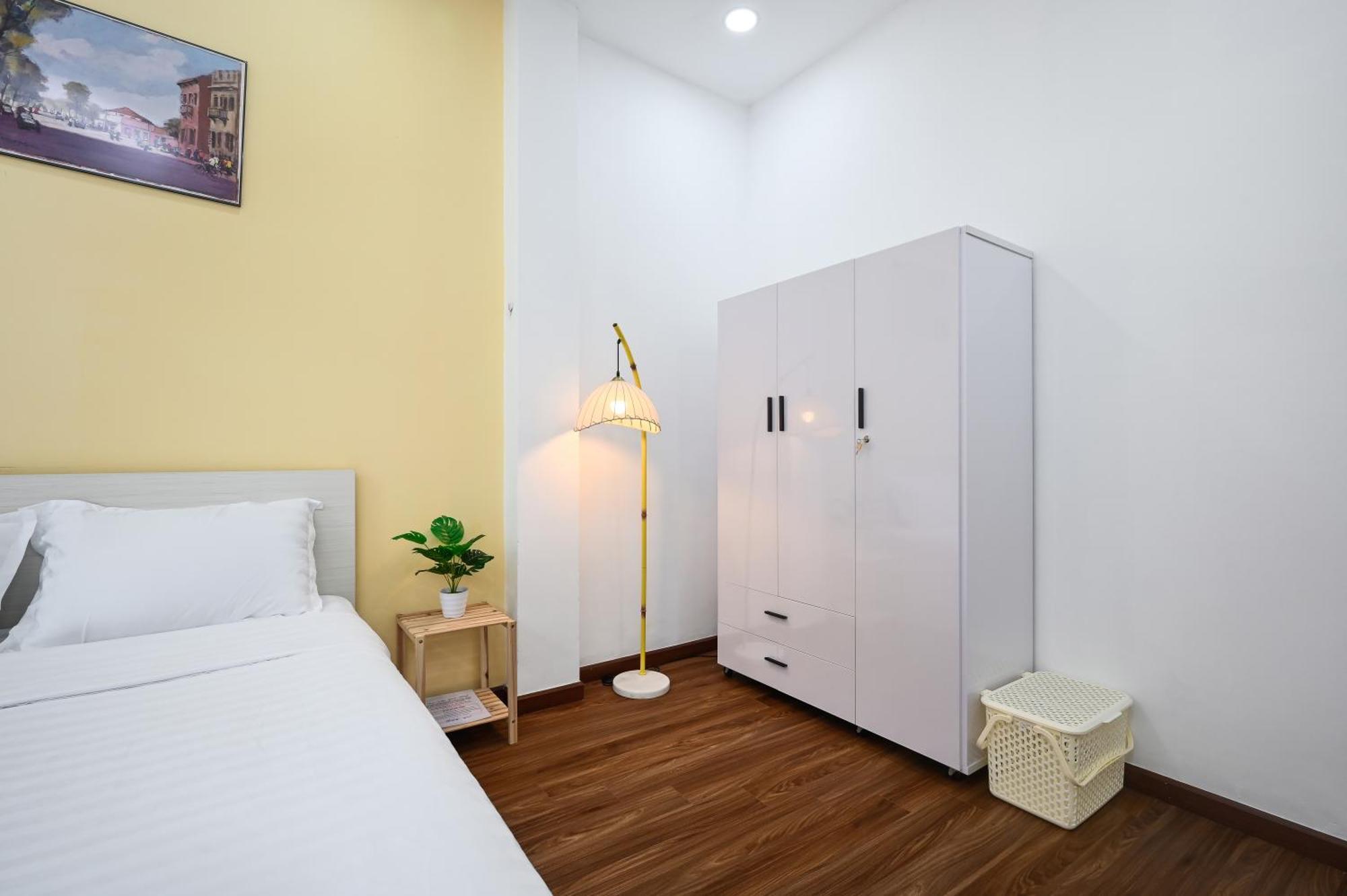 Apartment 80m2 Apt, Bui Vien St, District 1, Hcmc Saigon