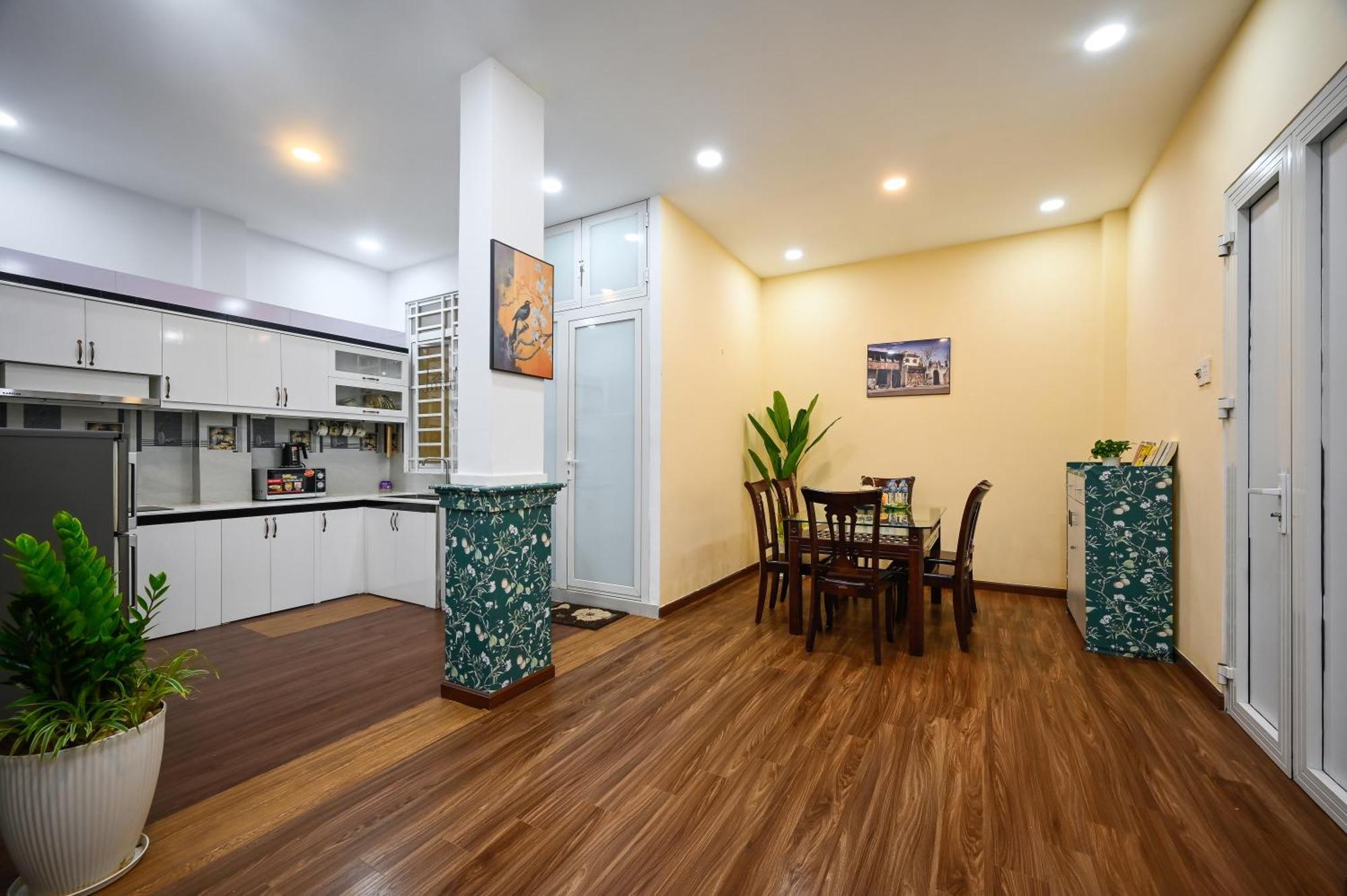 80m2 Apt, Bui Vien St, District 1, Hcmc Saigon Apartment *