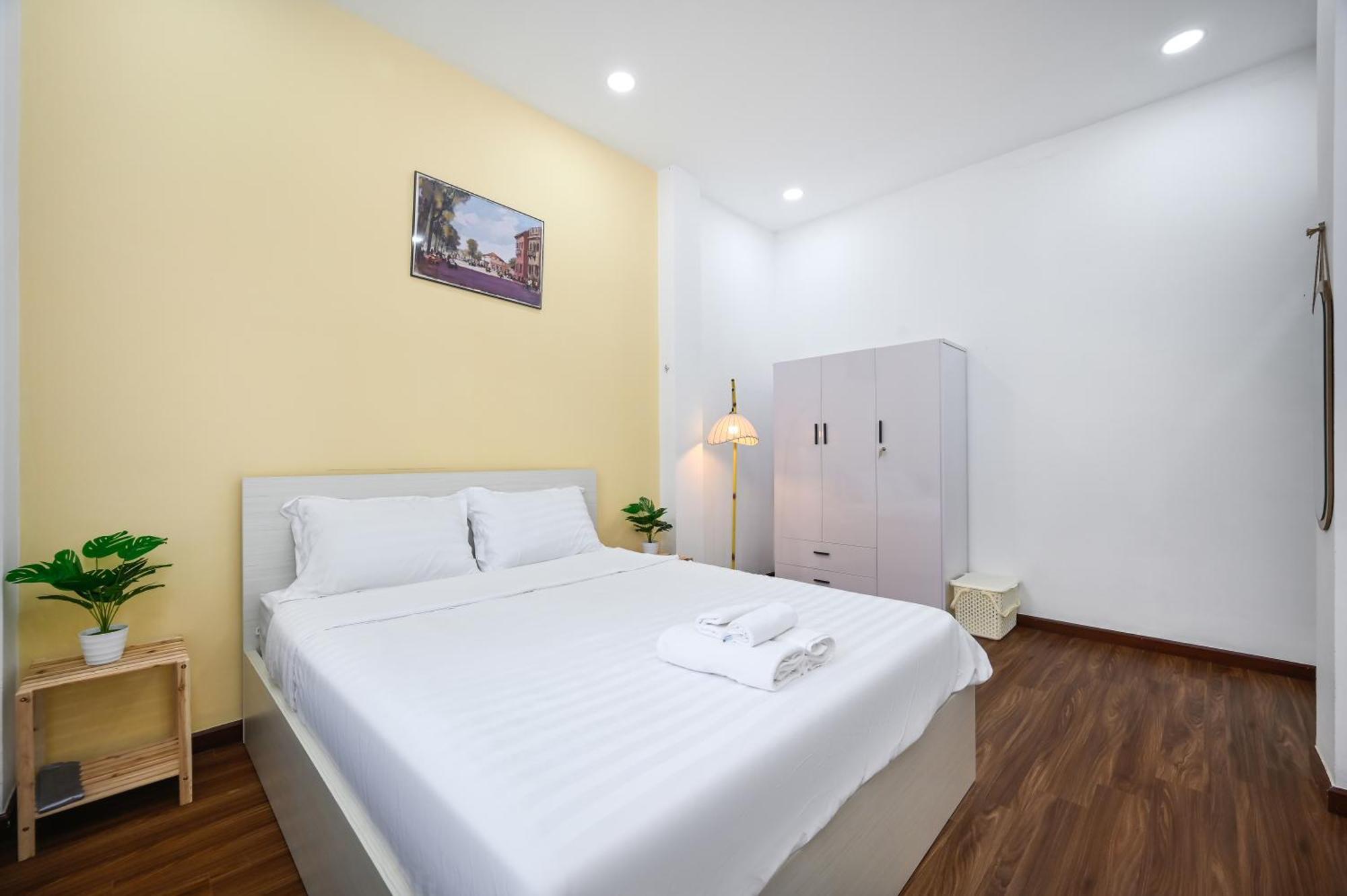 Apartment 80m2 Apt, Bui Vien St, District 1, Hcmc Saigon *