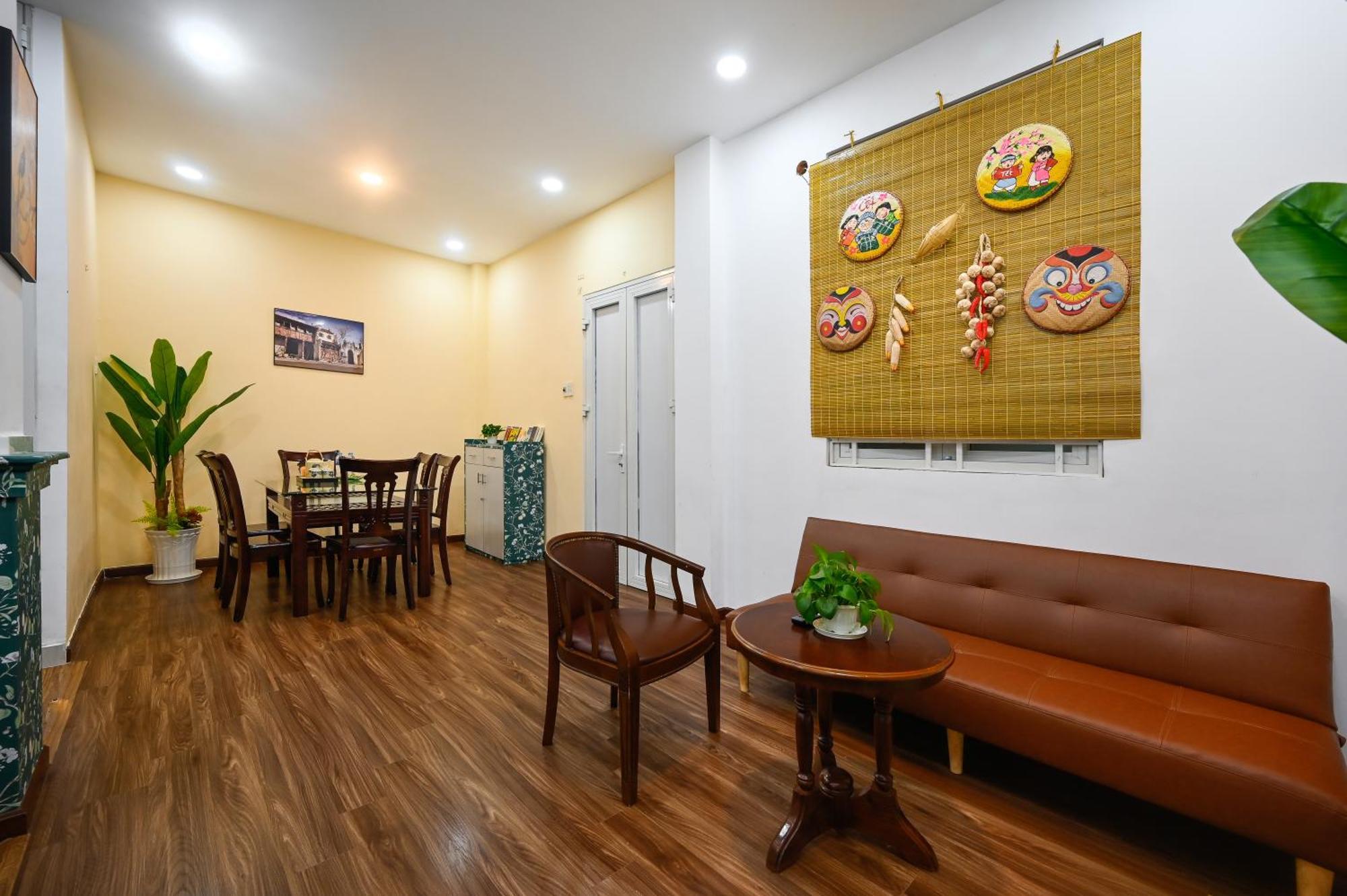Apartment 80m2 Apt, Bui Vien St, District 1, Hcmc Saigon Ho Chi Minh City