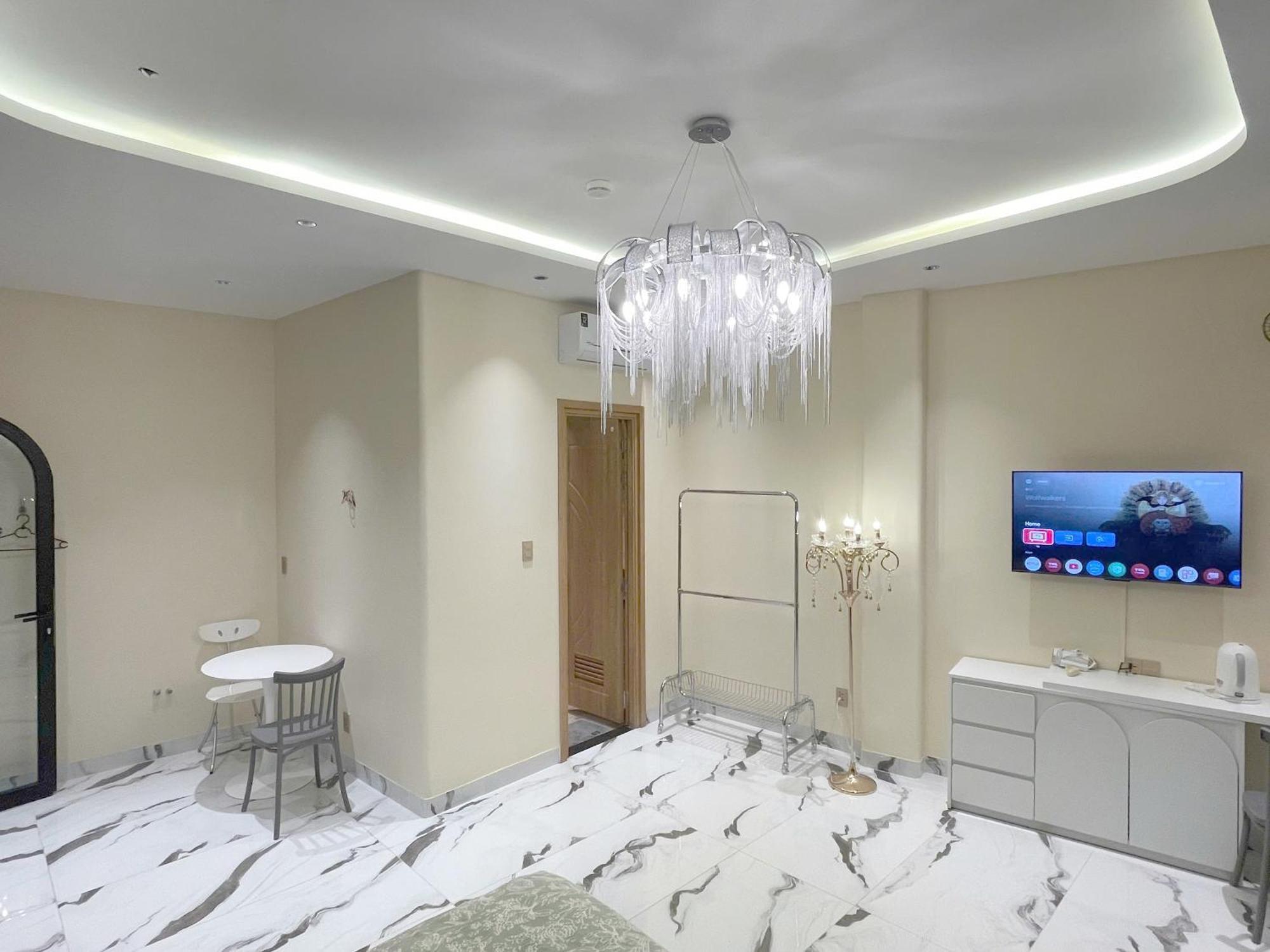 Apartment Luxury 5 Bedroom Townhouse In The Centre *