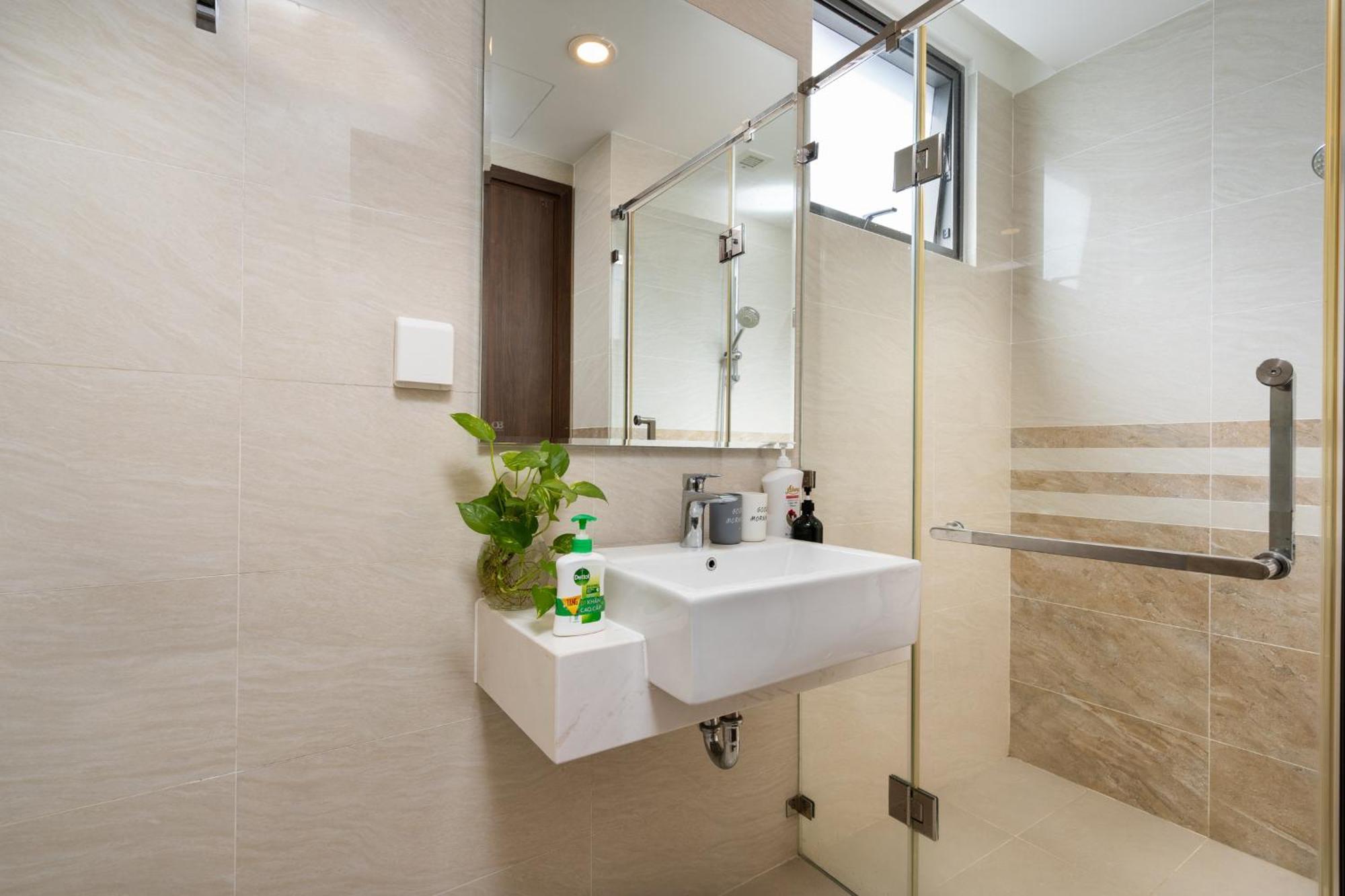 Saigon Royal - The Tropical - D4 - Hana Apartment *
