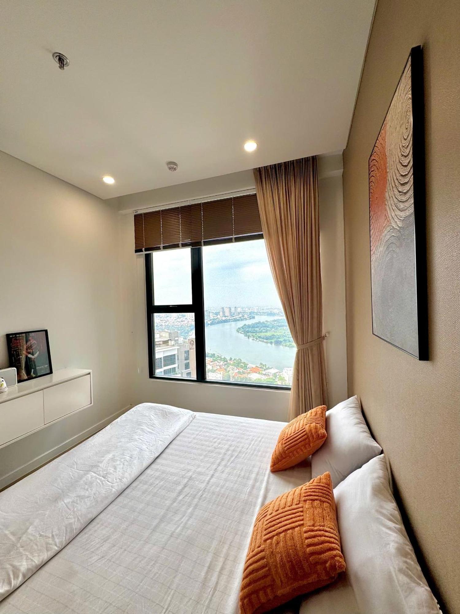 Luxury 2br With Great View Of Saigon River Apartment *