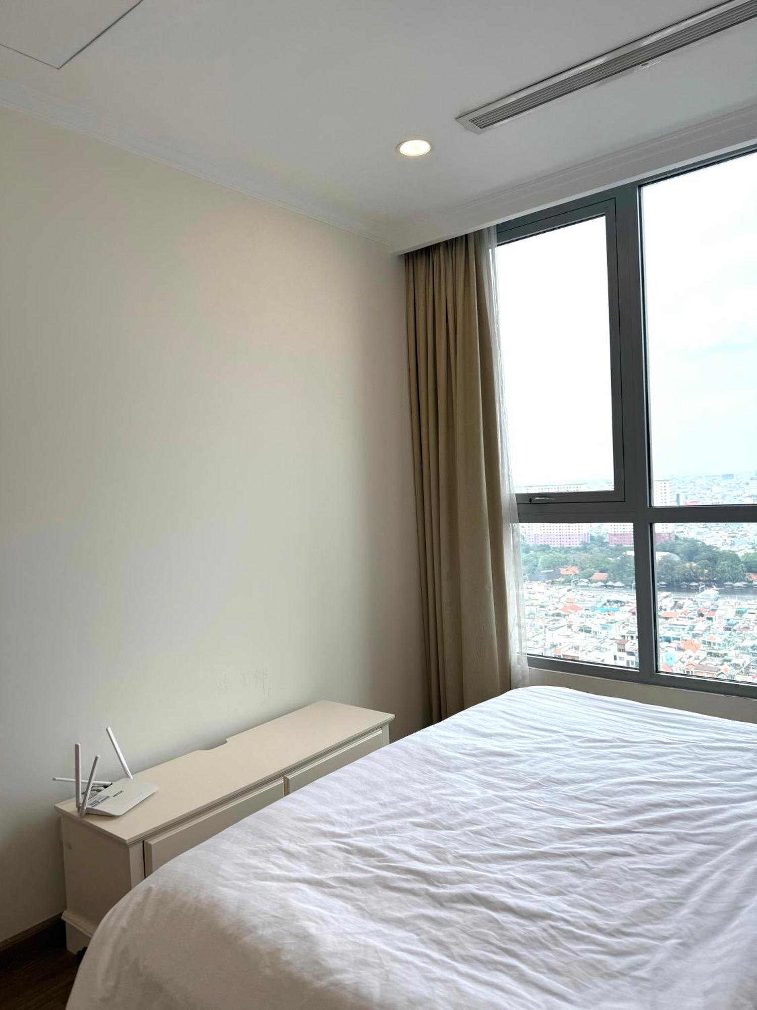 Apartment Vinhomes Park - Erihomes Ho Chi Minh City