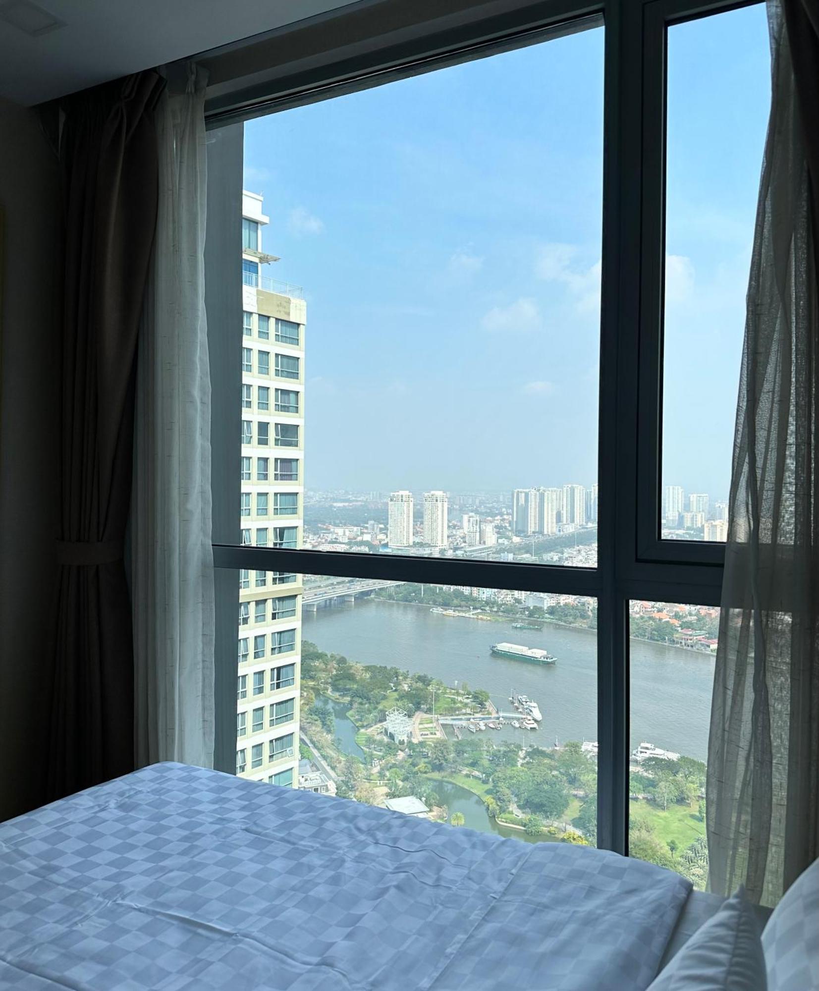 Stunning River View 2brs At Vinhomes Landmark 81 Apartment