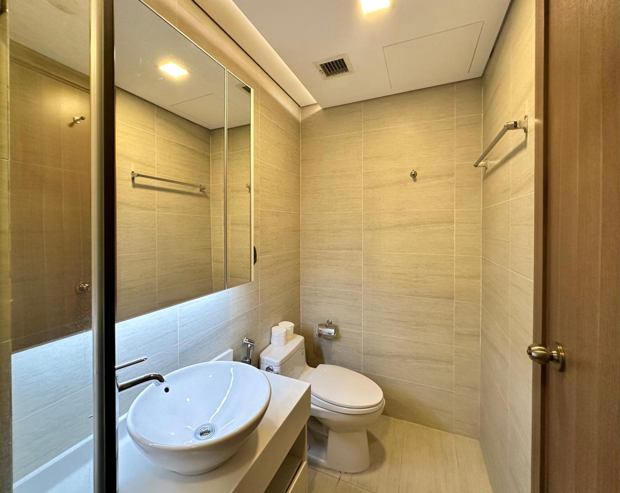 Stunning River View 2brs At Vinhomes Landmark 81 Apartment *