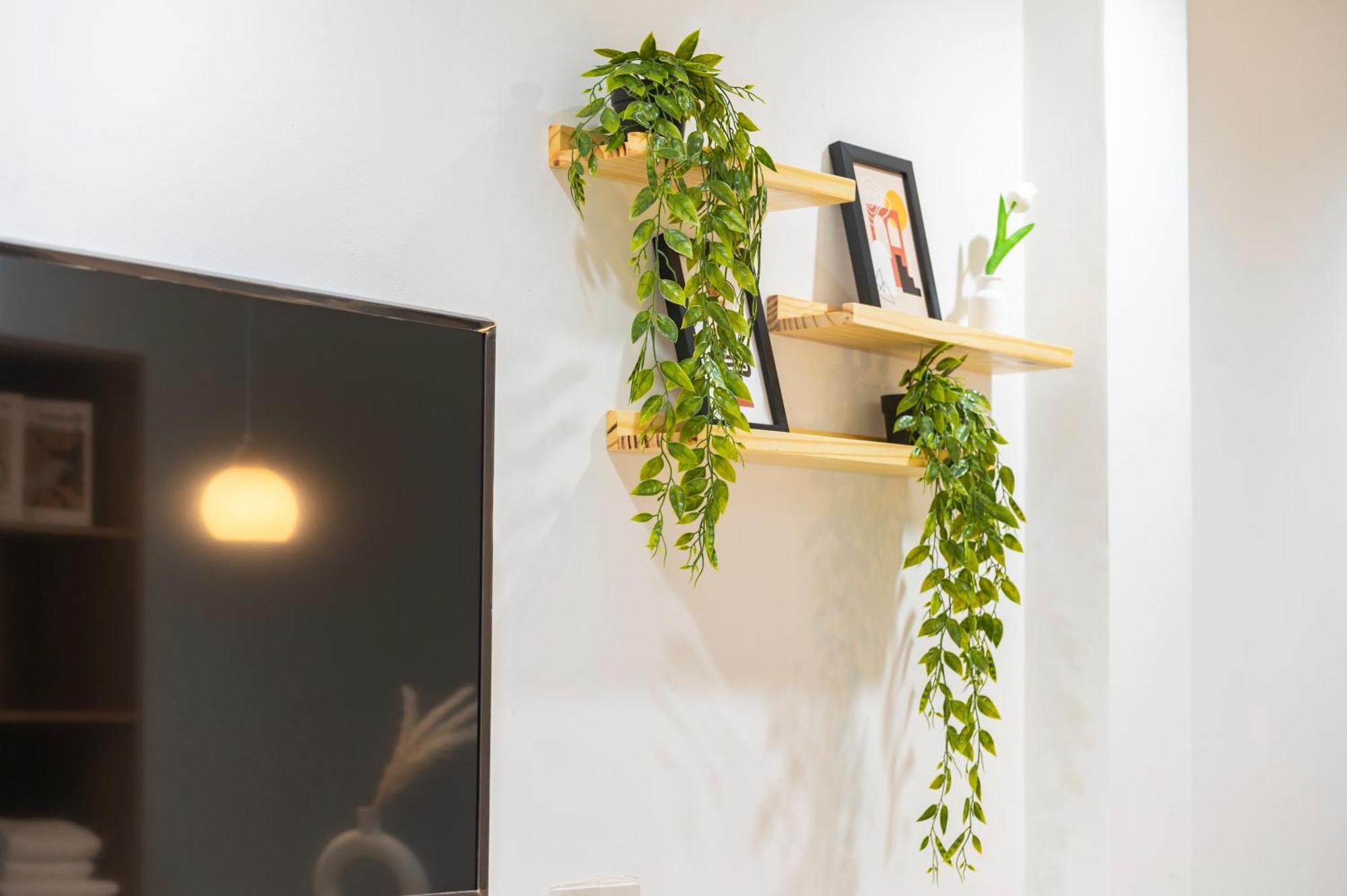 Spacious 1br Private Balcony & Cozy Netflix Apartment Ho Chi Minh City