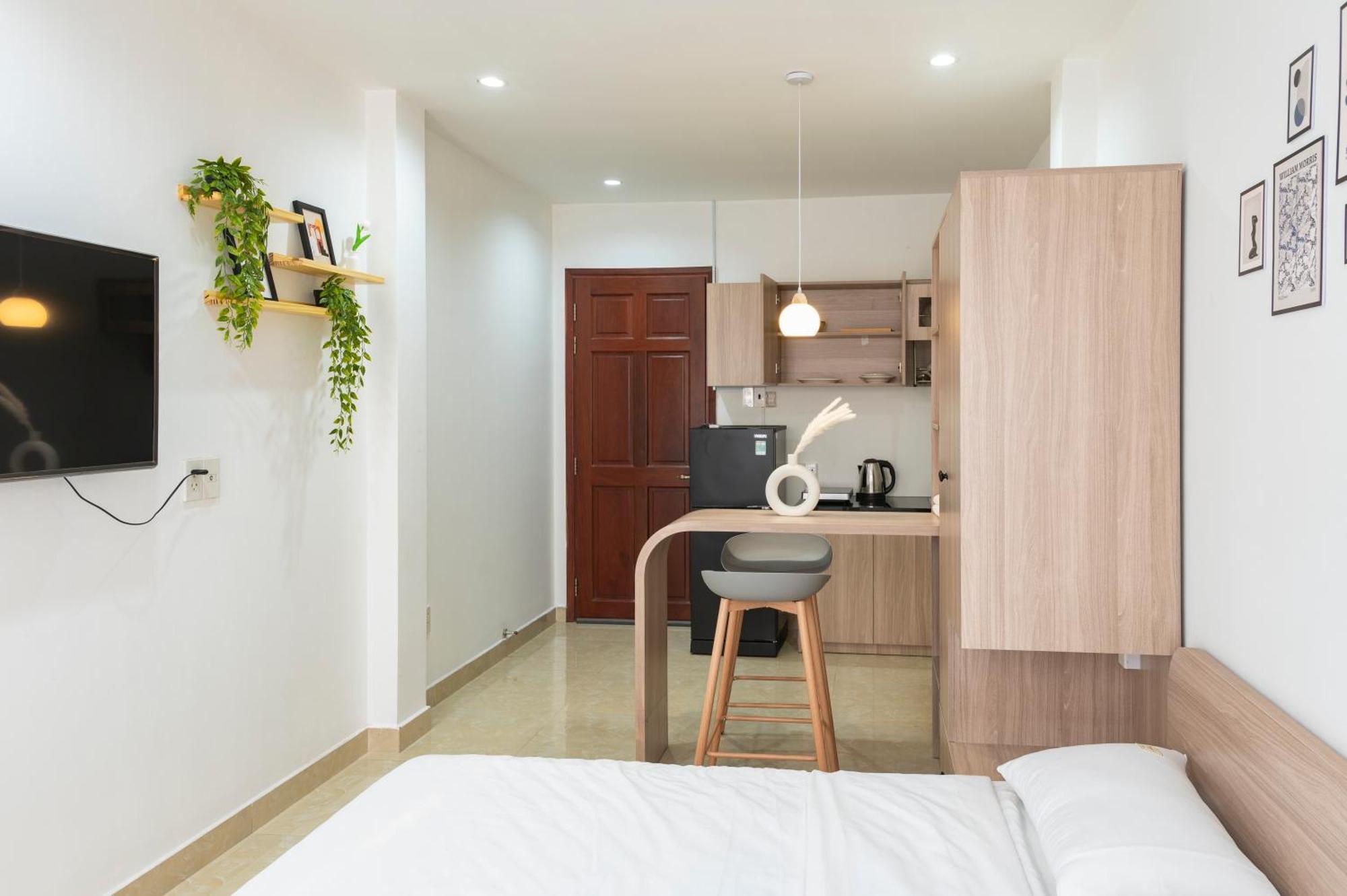 Spacious 1br Private Balcony & Cozy Netflix * Ho Chi Minh City