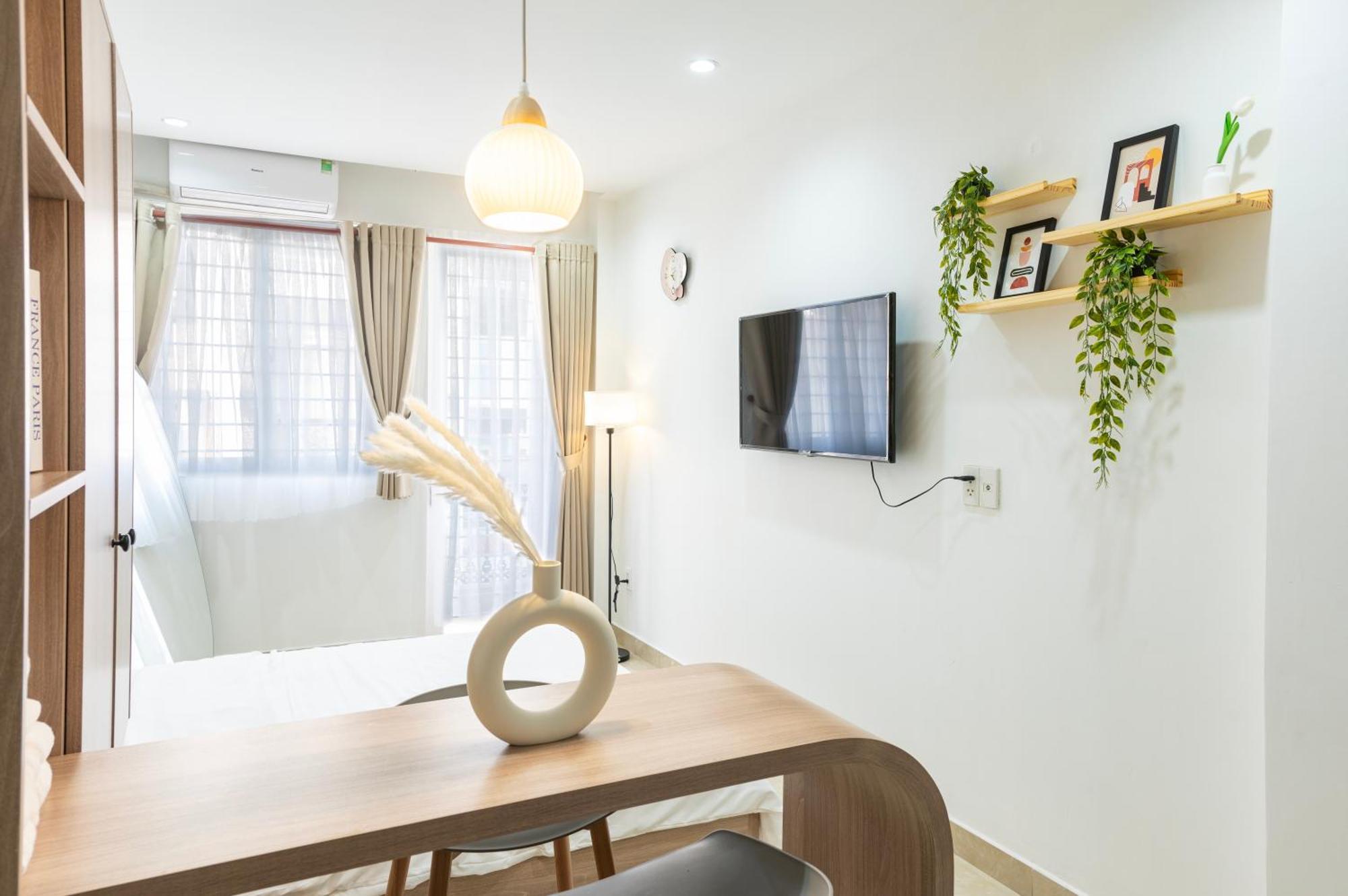 Spacious 1br Private Balcony & Cozy Netflix Apartment Ho Chi Minh City