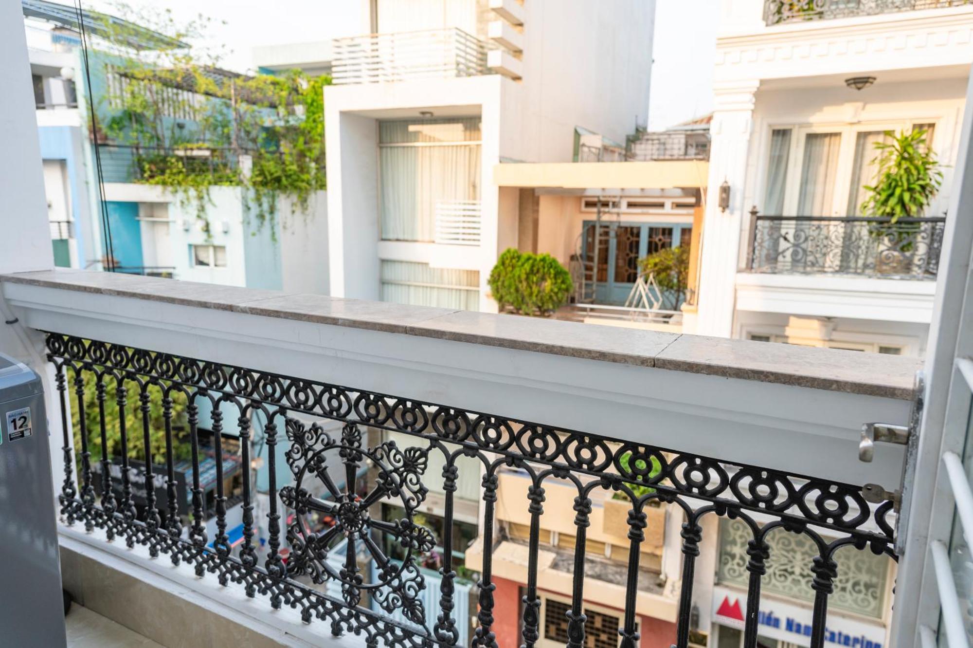 Spacious 1br Private Balcony & Cozy Netflix * Ho Chi Minh City