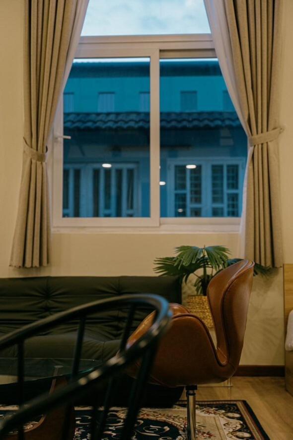 Căn hộ Duplex Near D1 With Floor To Ceiling Window