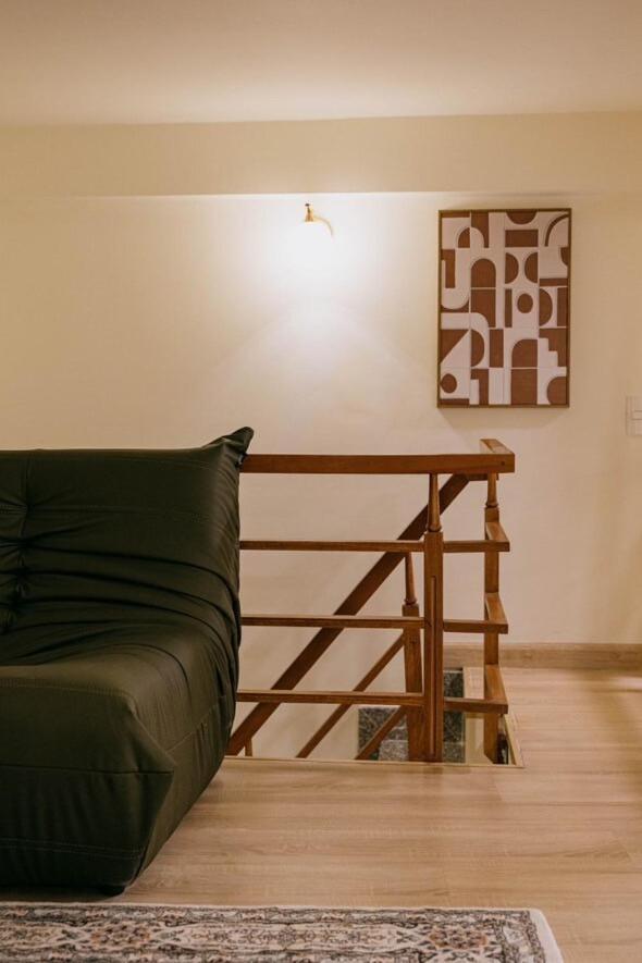 Apartment Duplex Near D1 With Floor To Ceiling Window *