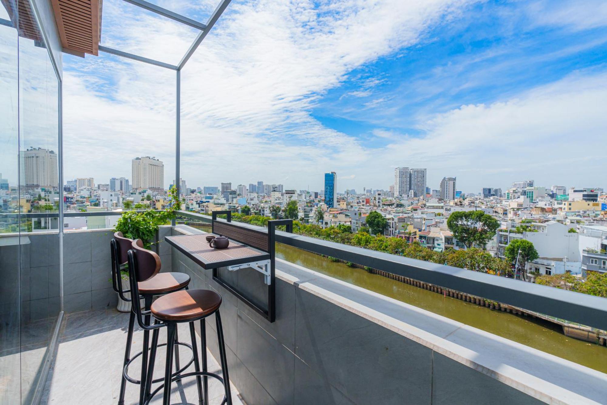 2br With A Fabulous Canal View *