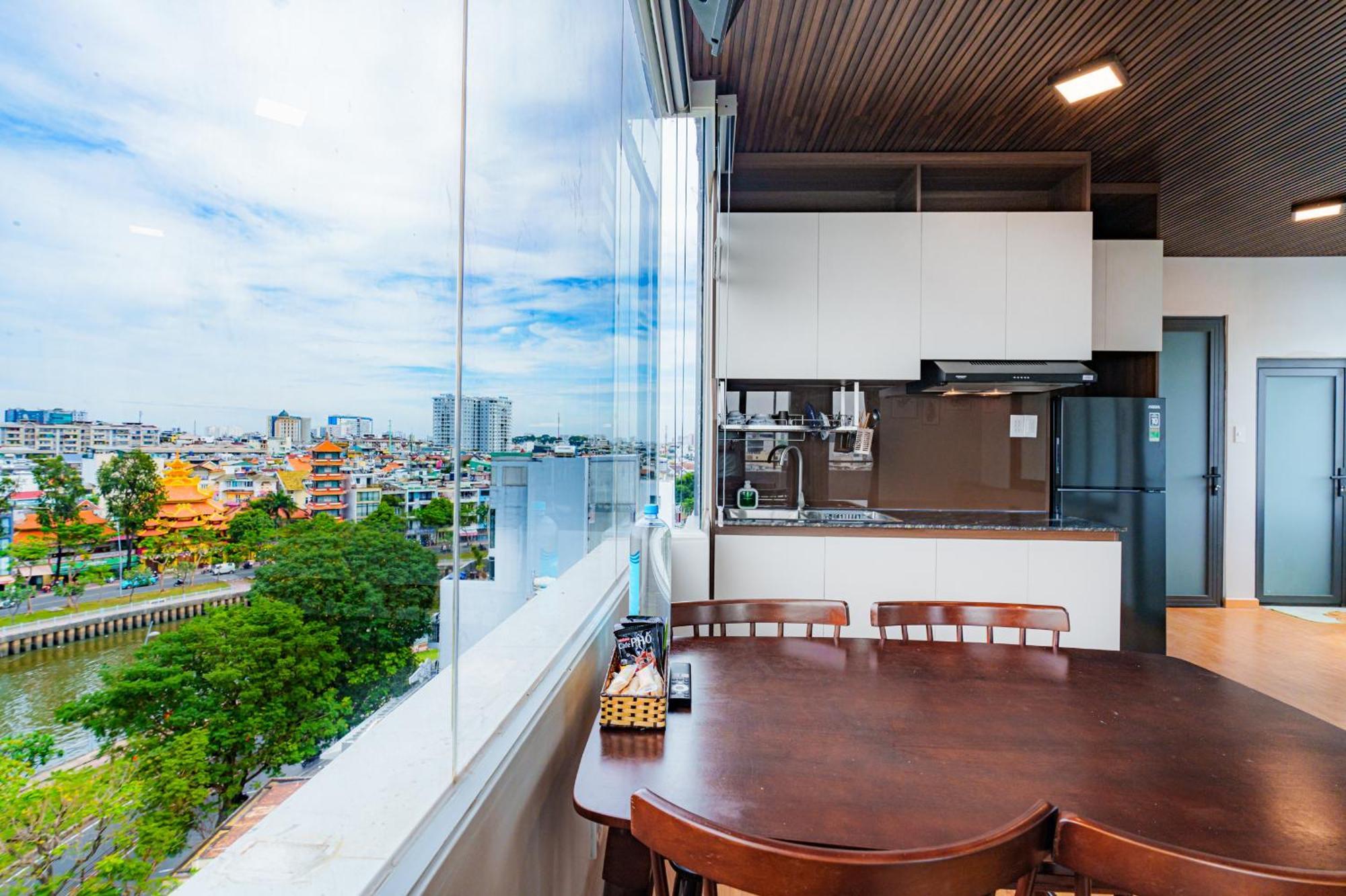 Apartment 2br With A Fabulous Canal View Ho Chi Minh City