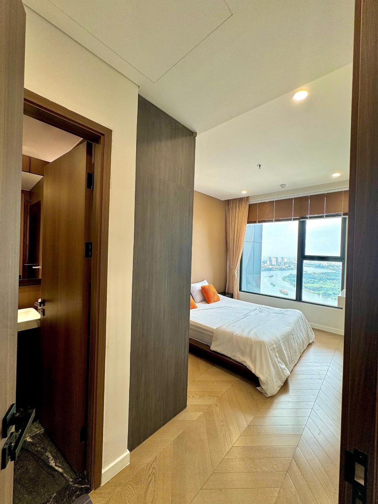 Lumiere Riverside -37th Floor Amazing View Of Saigon River Ho Chi Minh City