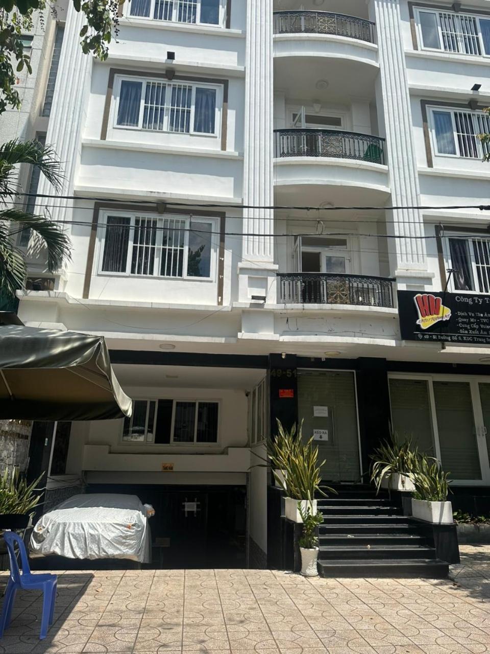 Sunny Romantic Saigon Apartment