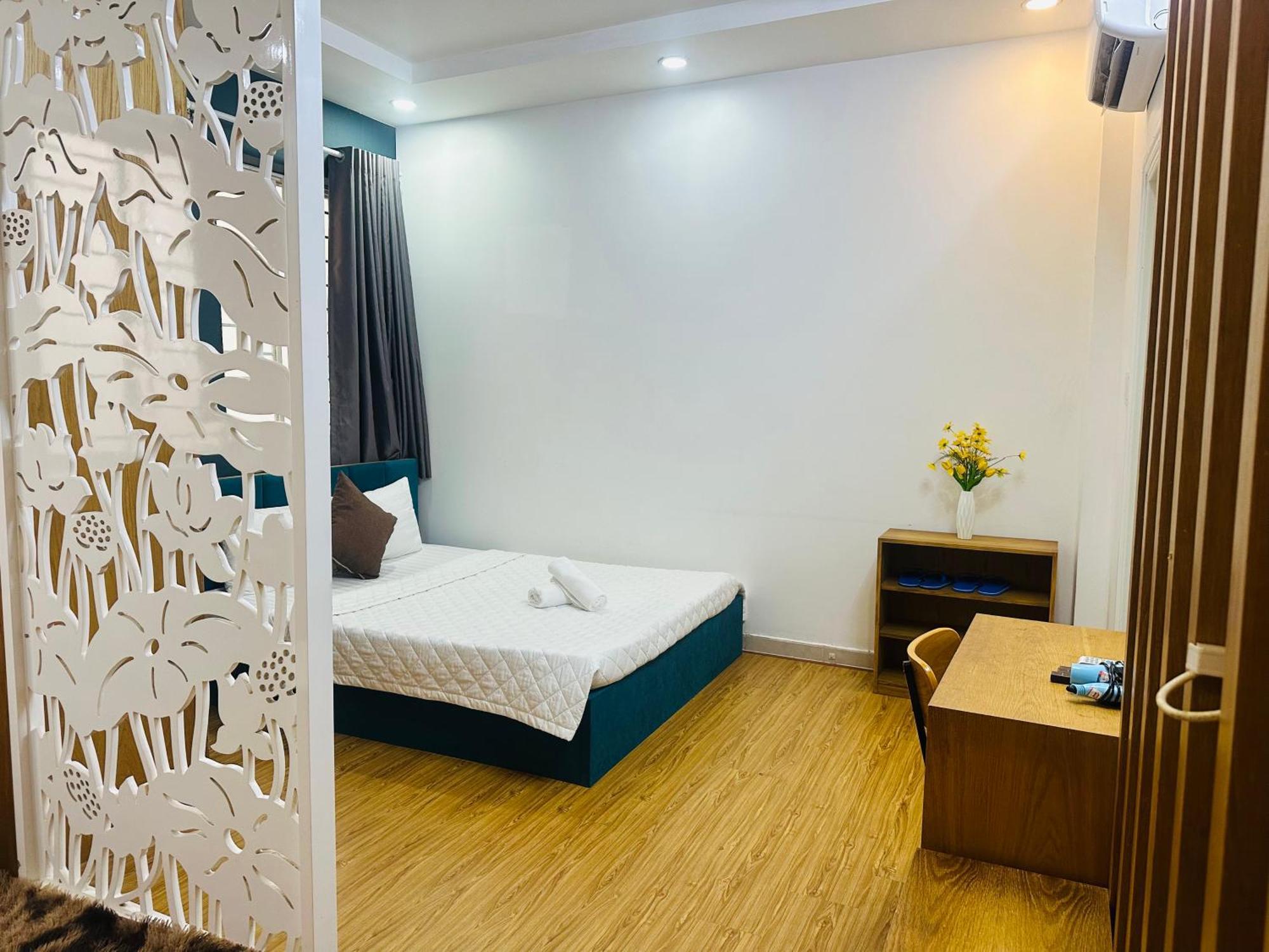 Sunny Romantic Saigon Apartment *