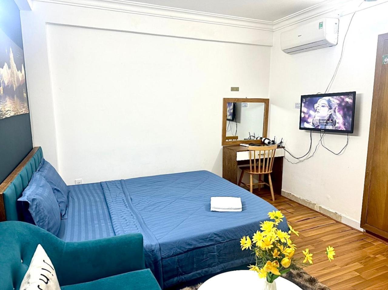 Sunny Romantic Saigon Apartment
