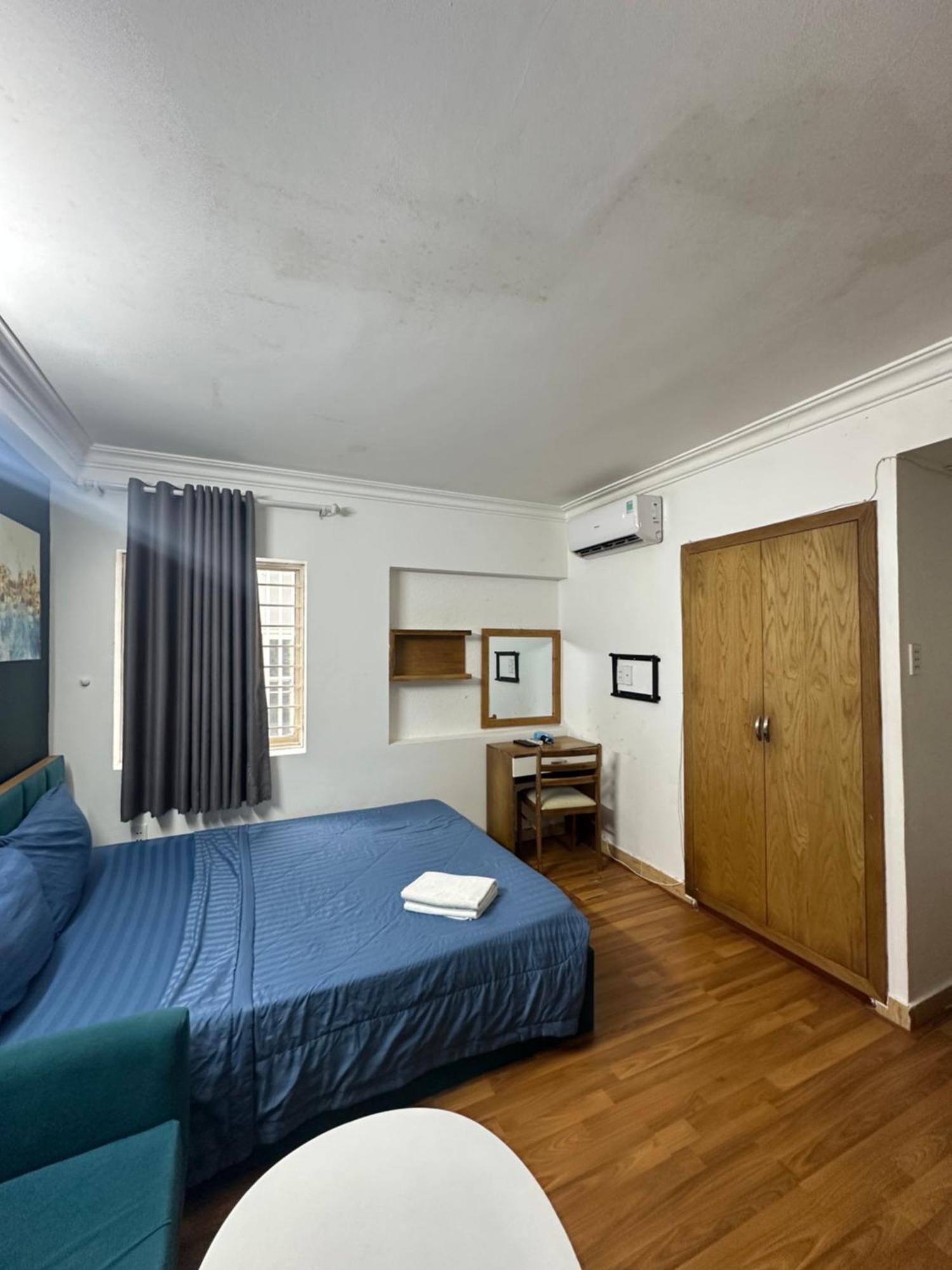 Sunny Romantic Saigon Apartment *