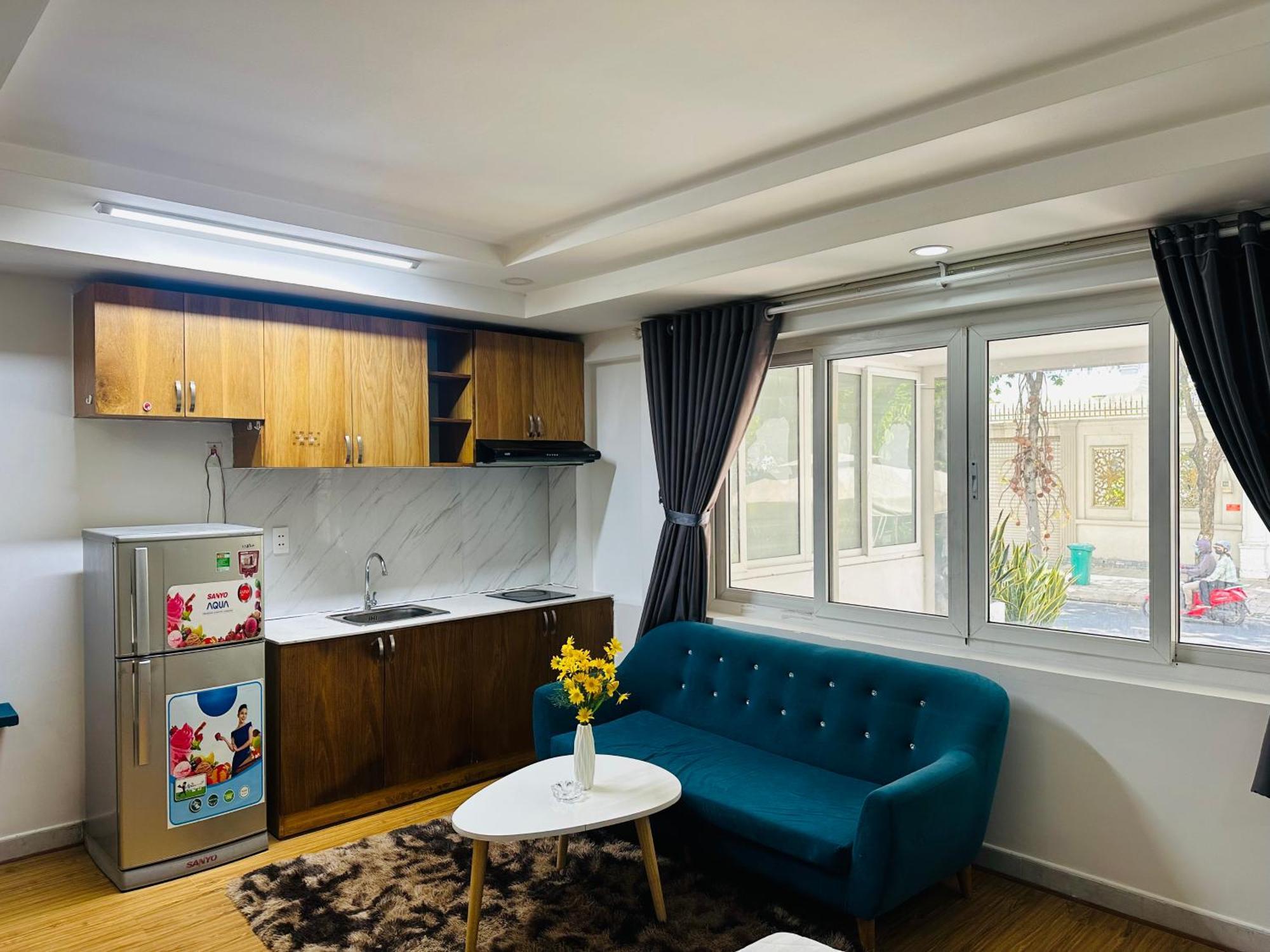 Sunny Romantic Saigon Apartment