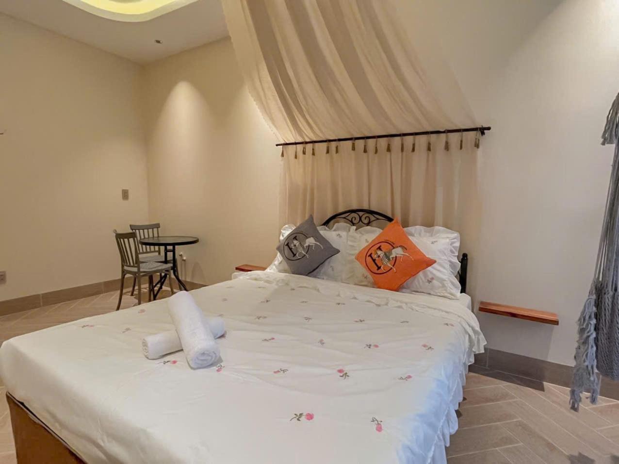 Luxury 5 Bedroom Townhouse In The Centre * Ho Chi Minh City