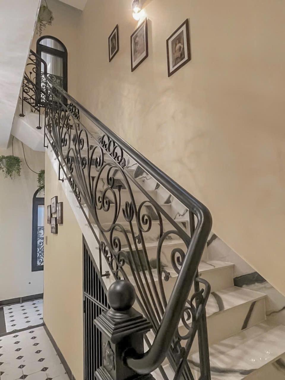 Luxury 5 Bedroom Townhouse In The Centre