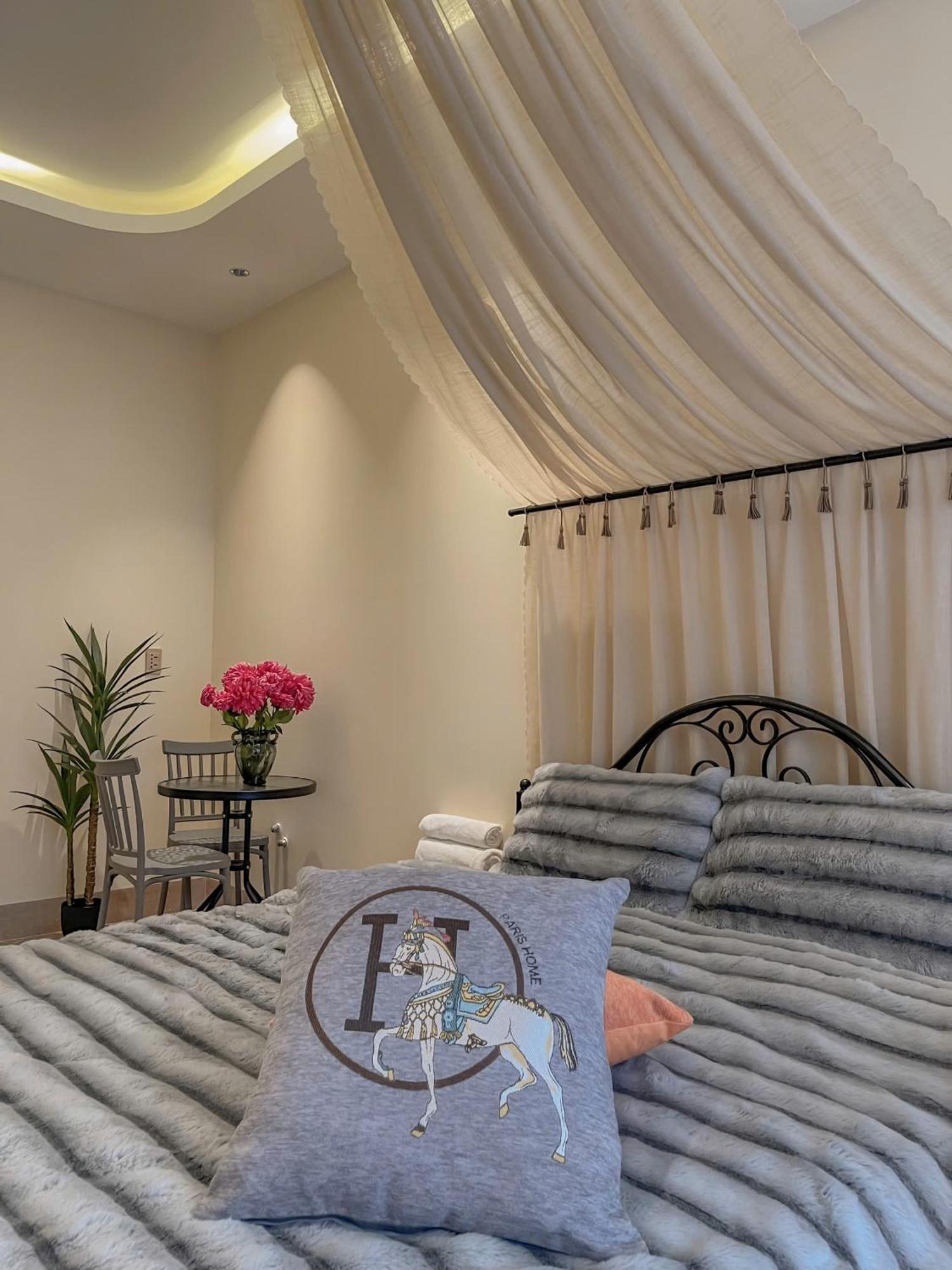 Luxury 5 Bedroom Townhouse In The Centre Apartment *