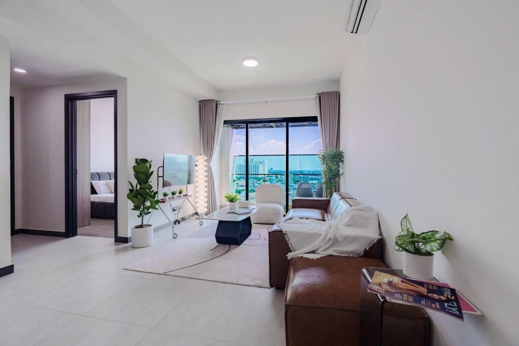 2 Bedroom Minimal Luxury Apartment *