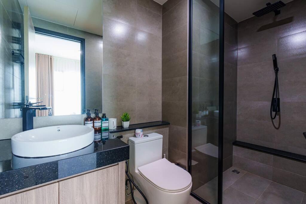 2 Bedroom Minimal Luxury Apartment