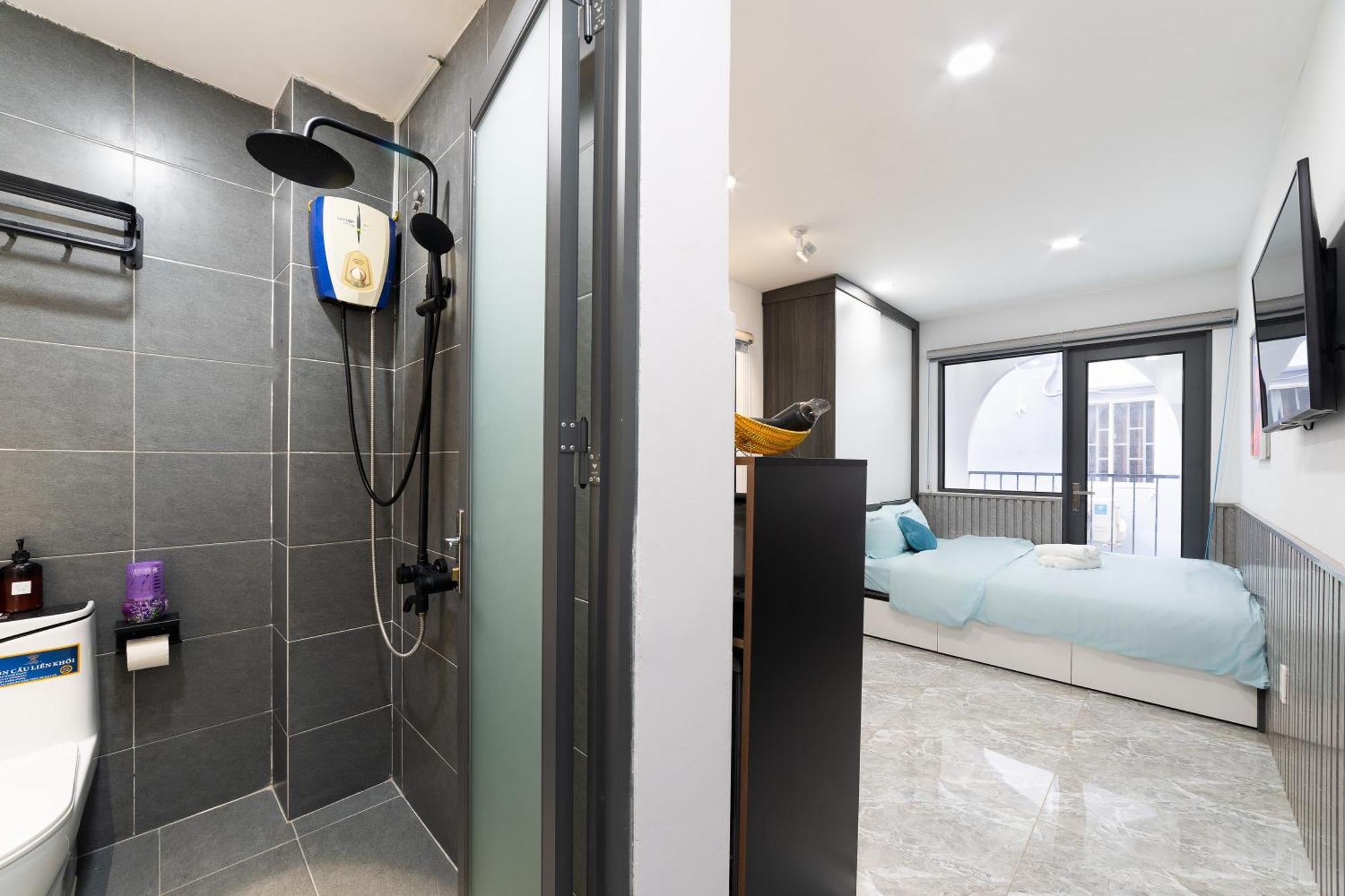 Super Cheap - Balcony & Netflix - Bui Vien Homestay