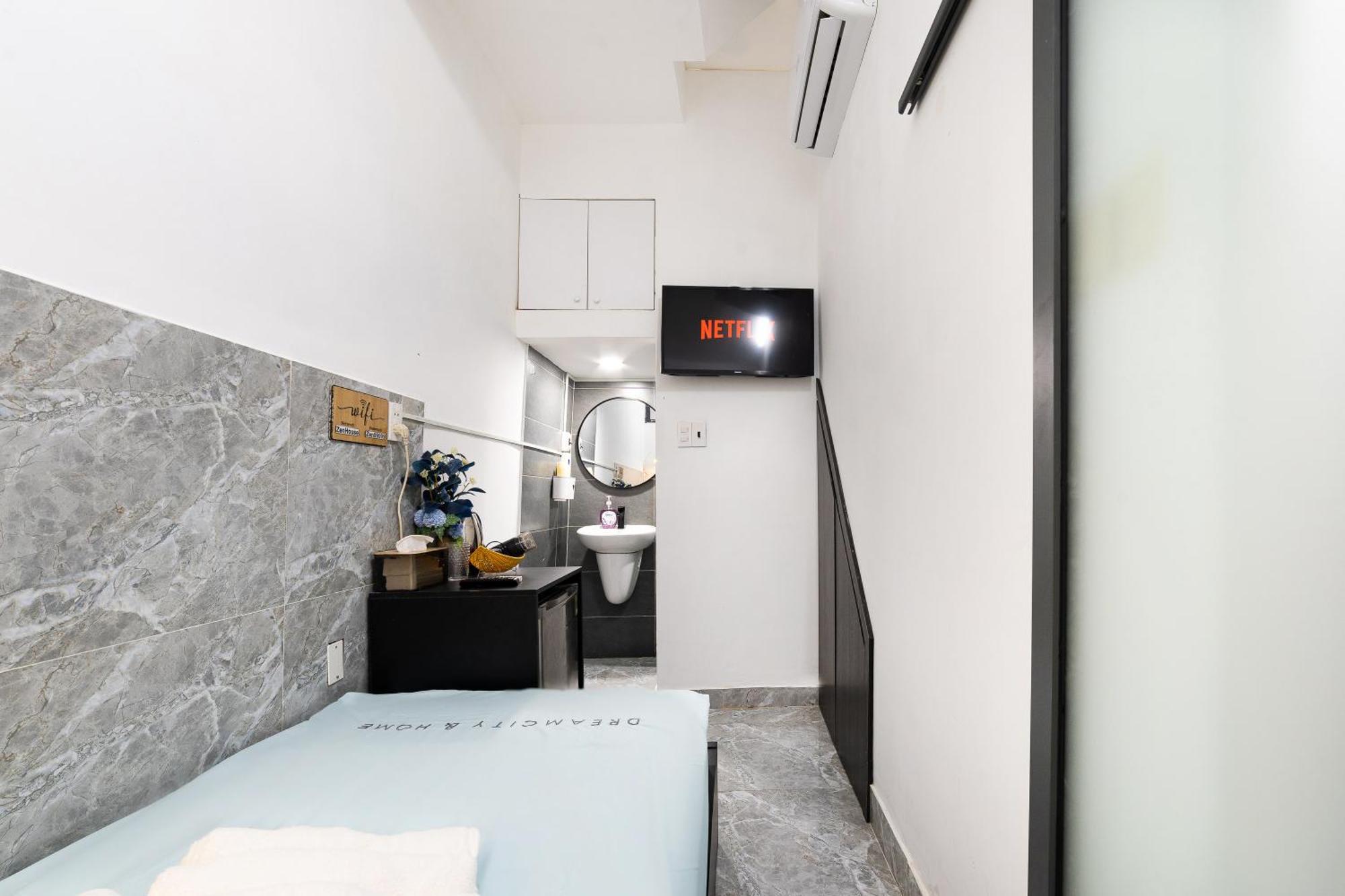 Super Cheap - Balcony & Netflix - Bui Vien Homestay Bandar Ho Chi Minh