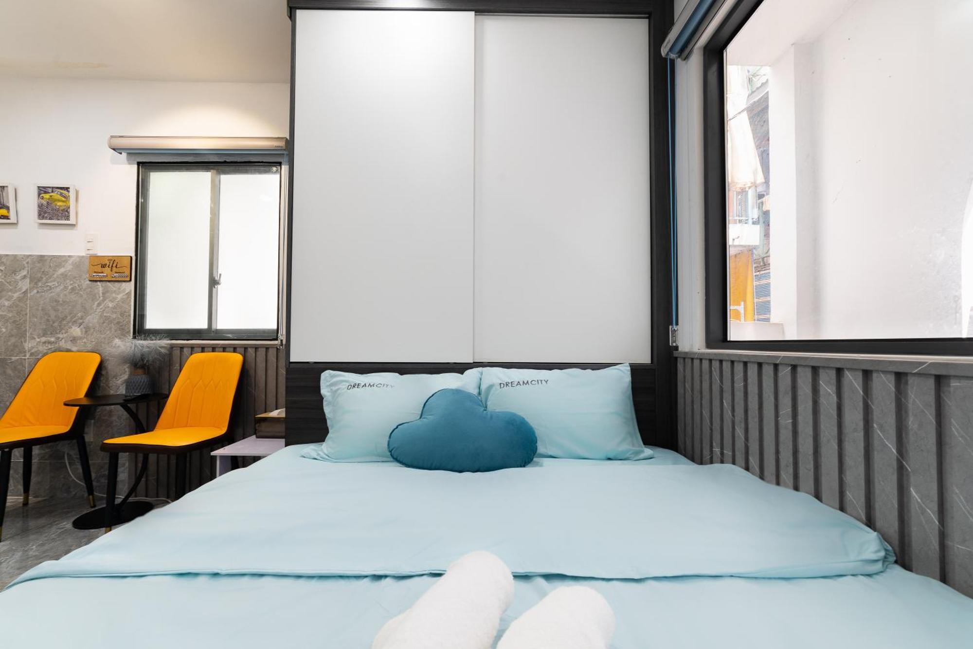 Homestay Super Cheap - Balcony & Netflix - Bui Vien Ho Chi Minh City