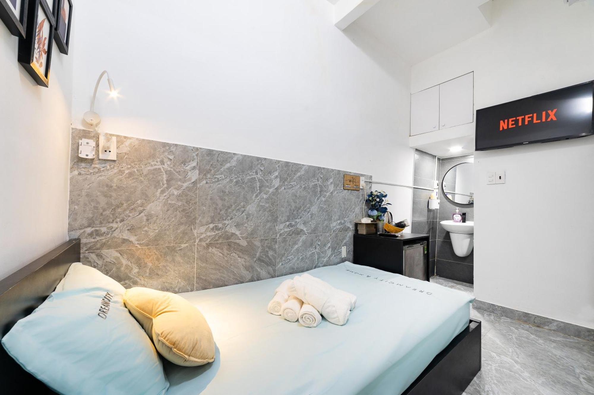 Super Cheap - Balcony & Netflix - Bui Vien * Ho Chi Minh City