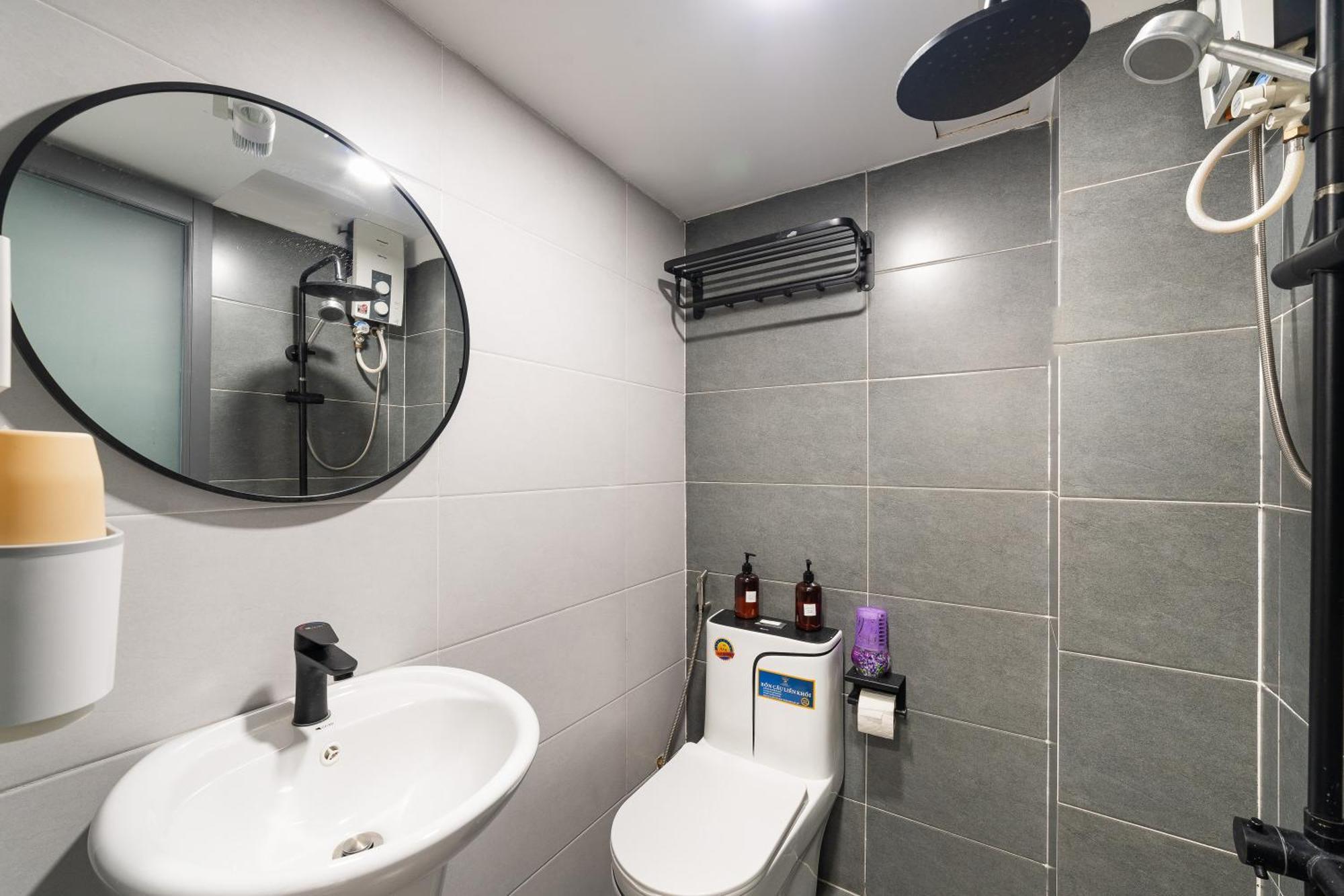 Super Cheap - Balcony & Netflix - Bui Vien Homestay Ho Chi Minh City