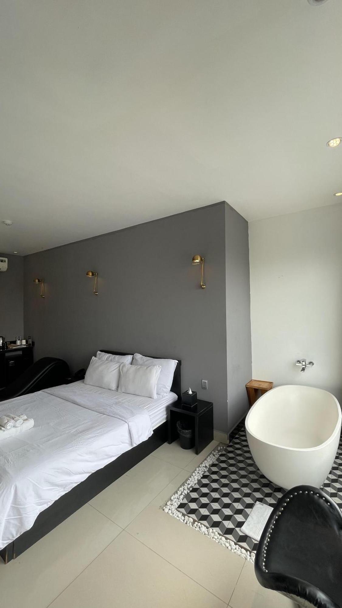 A In Riverside Hotel 2*